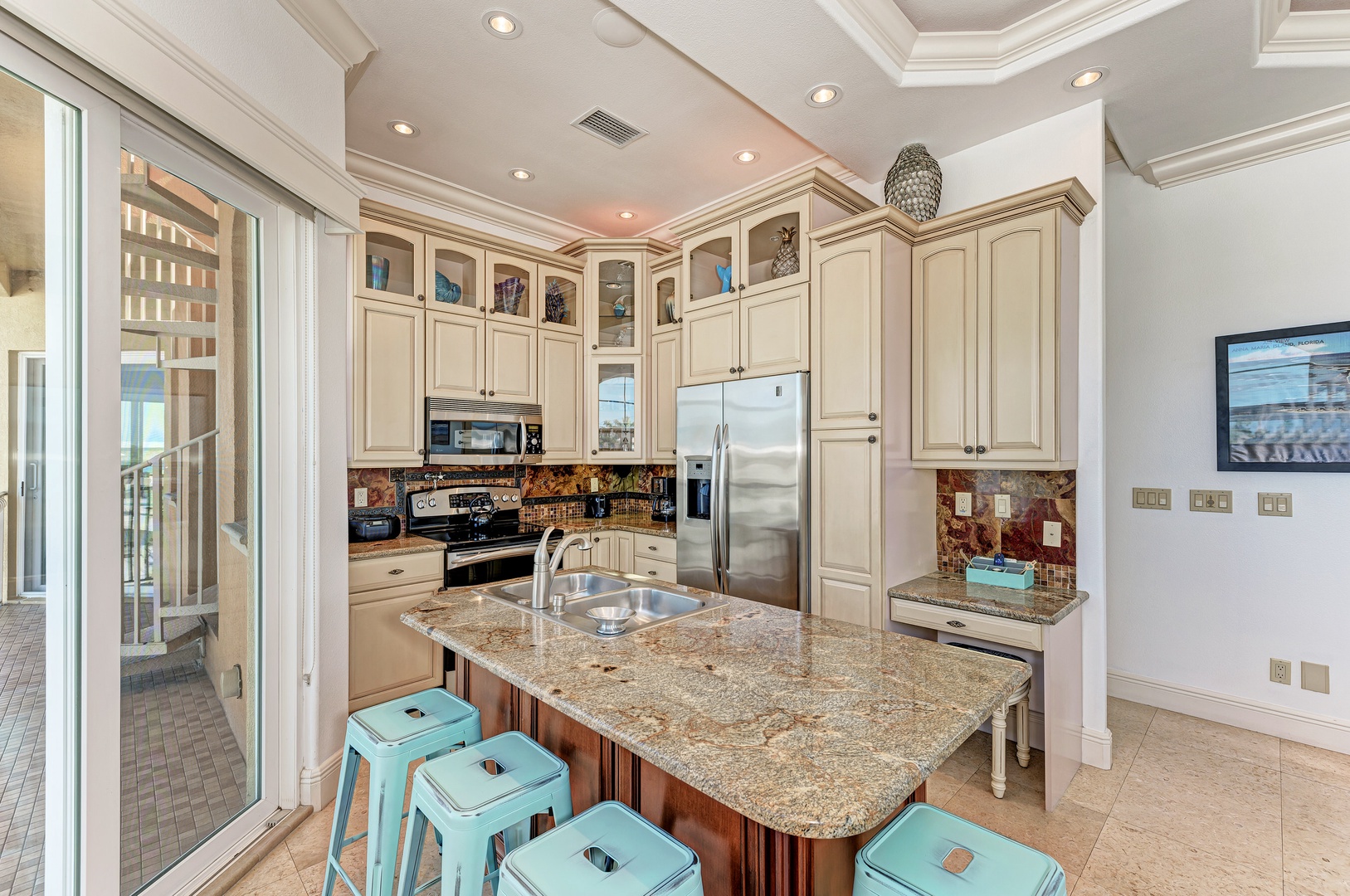 Second Kitchen - Dining Area