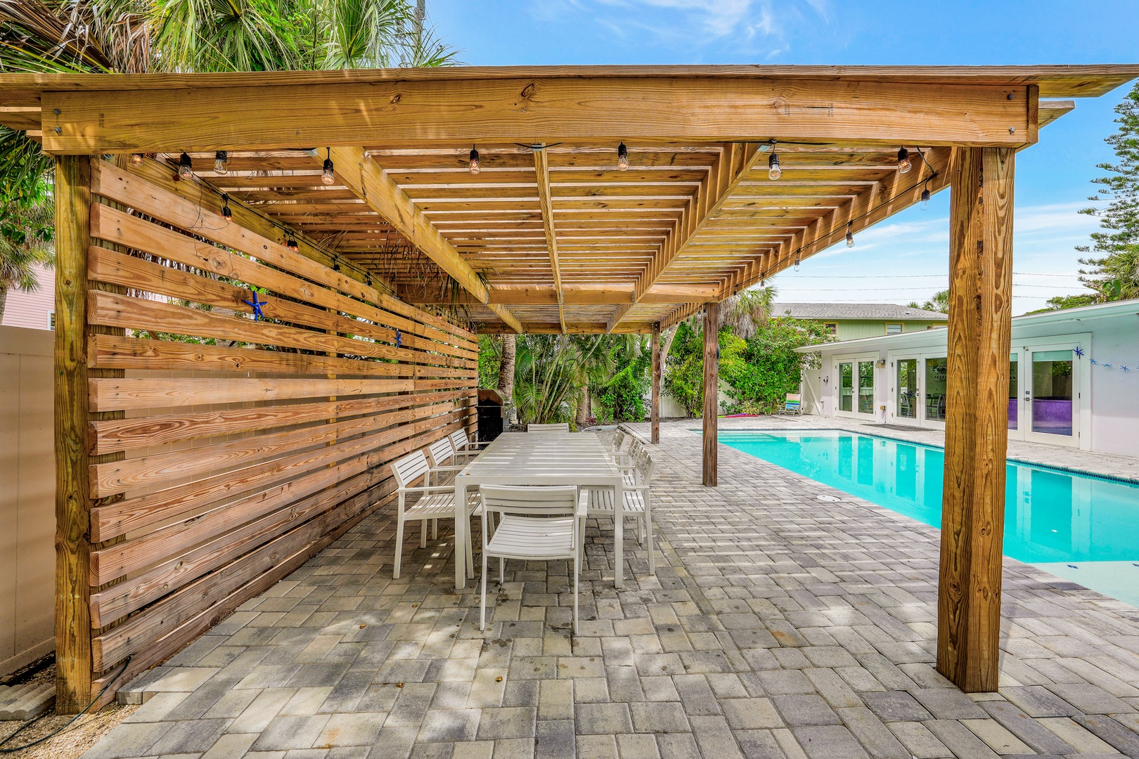 Covered Lanai - Outdoor Dining