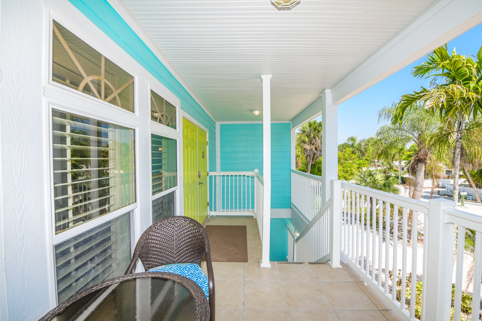 Front Deck Entryway, Blue Pineapple - AMI Locals