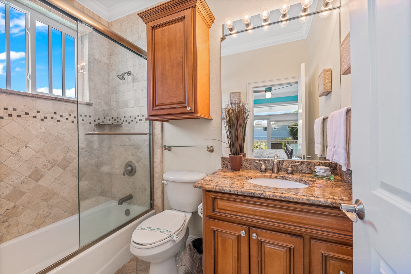 Second En-Suite - Shower Tub Combo