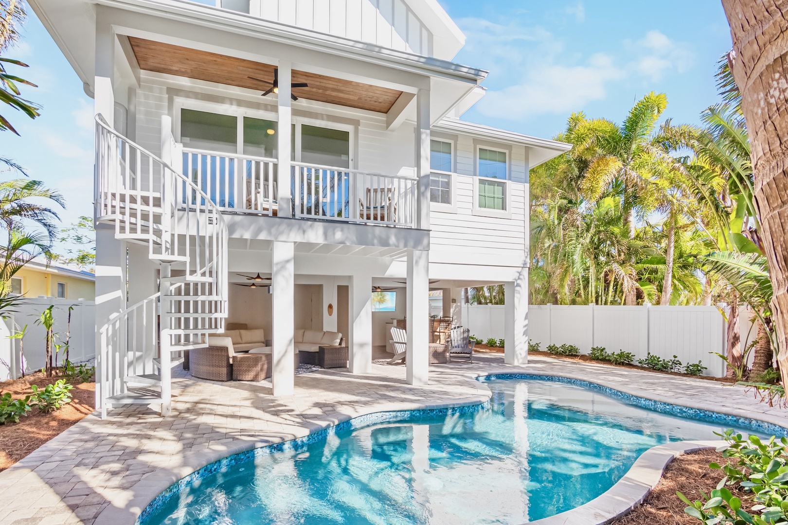 Coconut Breeze Estate by Anna Maria Island Accommodations