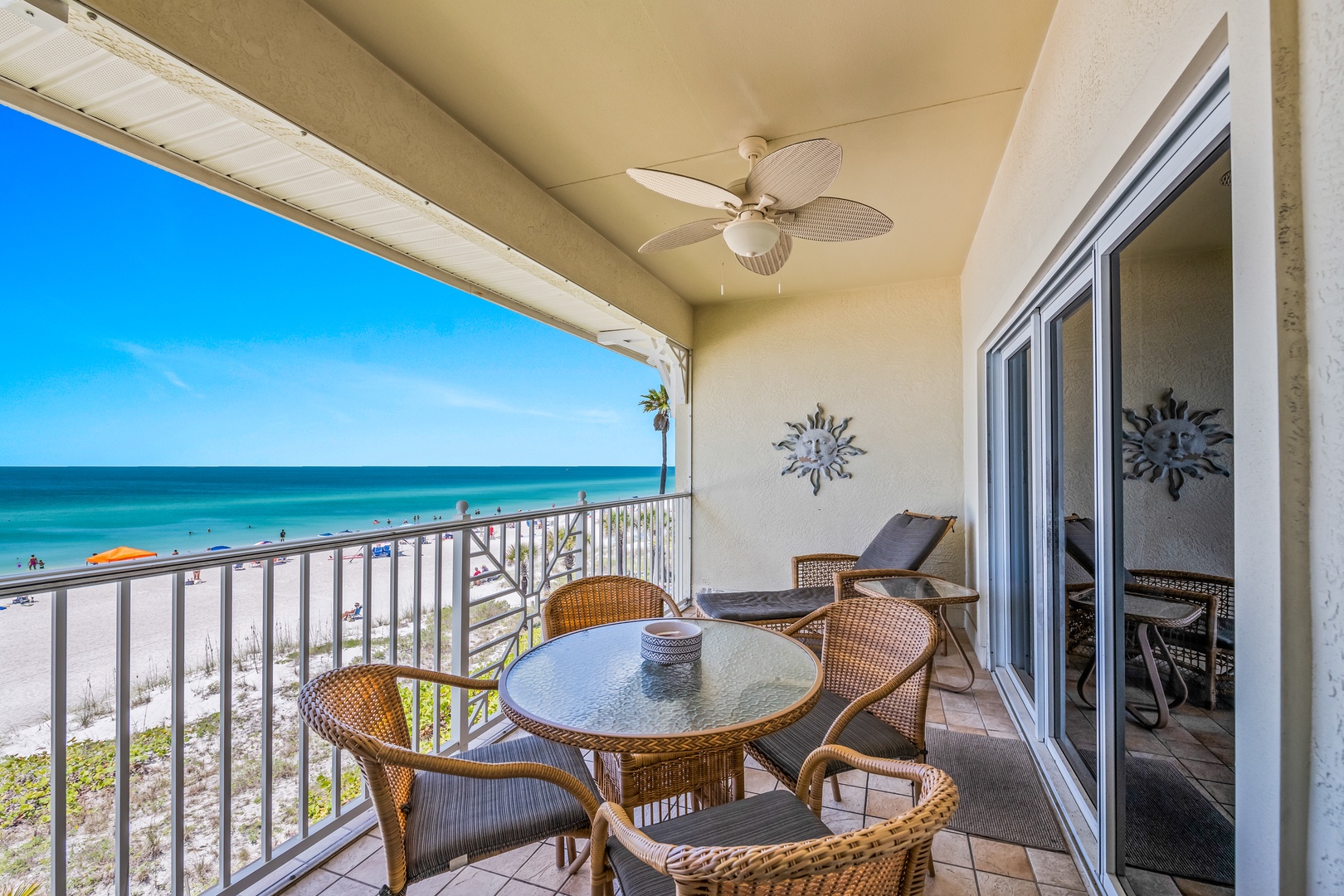 Outdoor Dining - Private Balcony