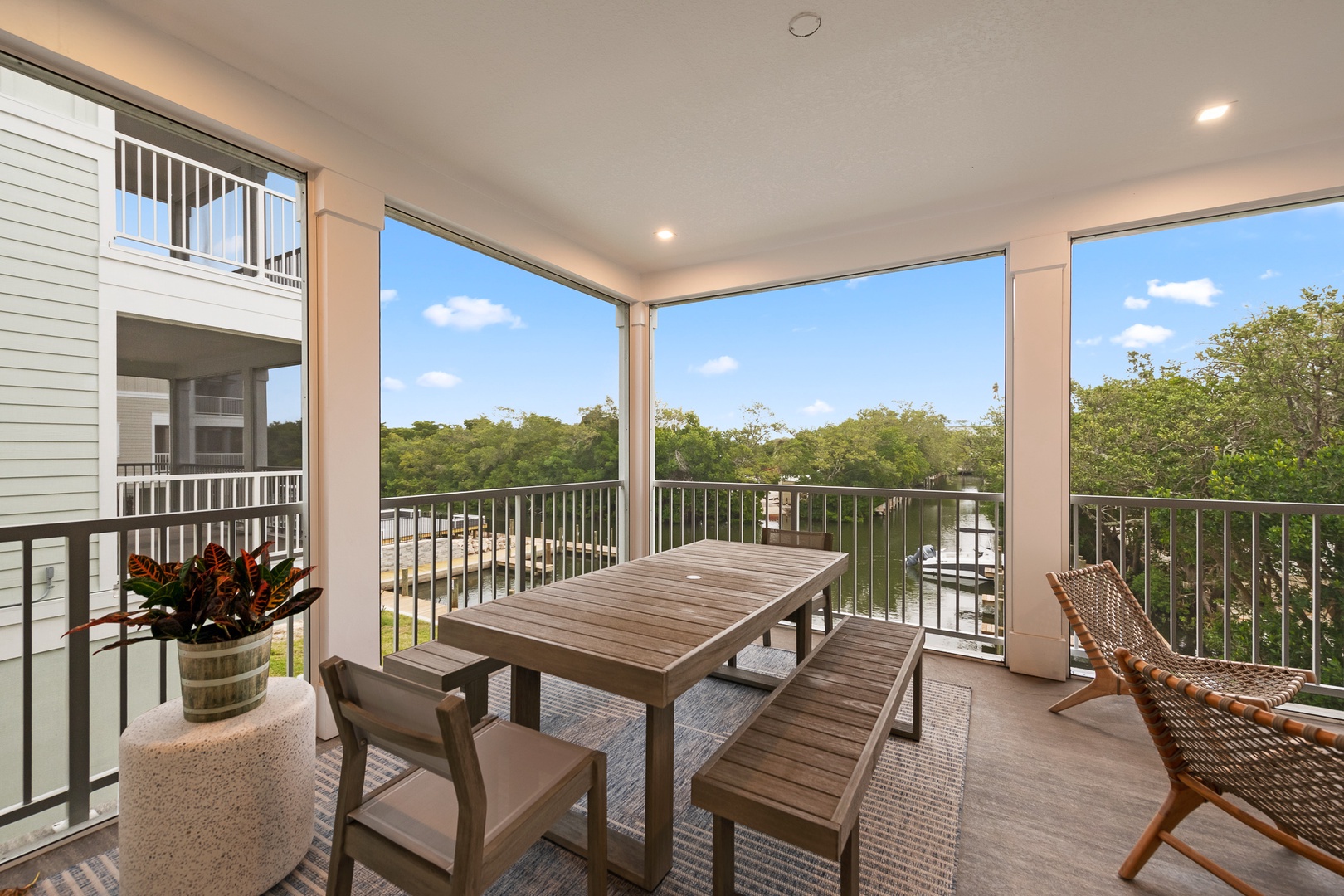 Outdoor Dining and Seating - Balcony