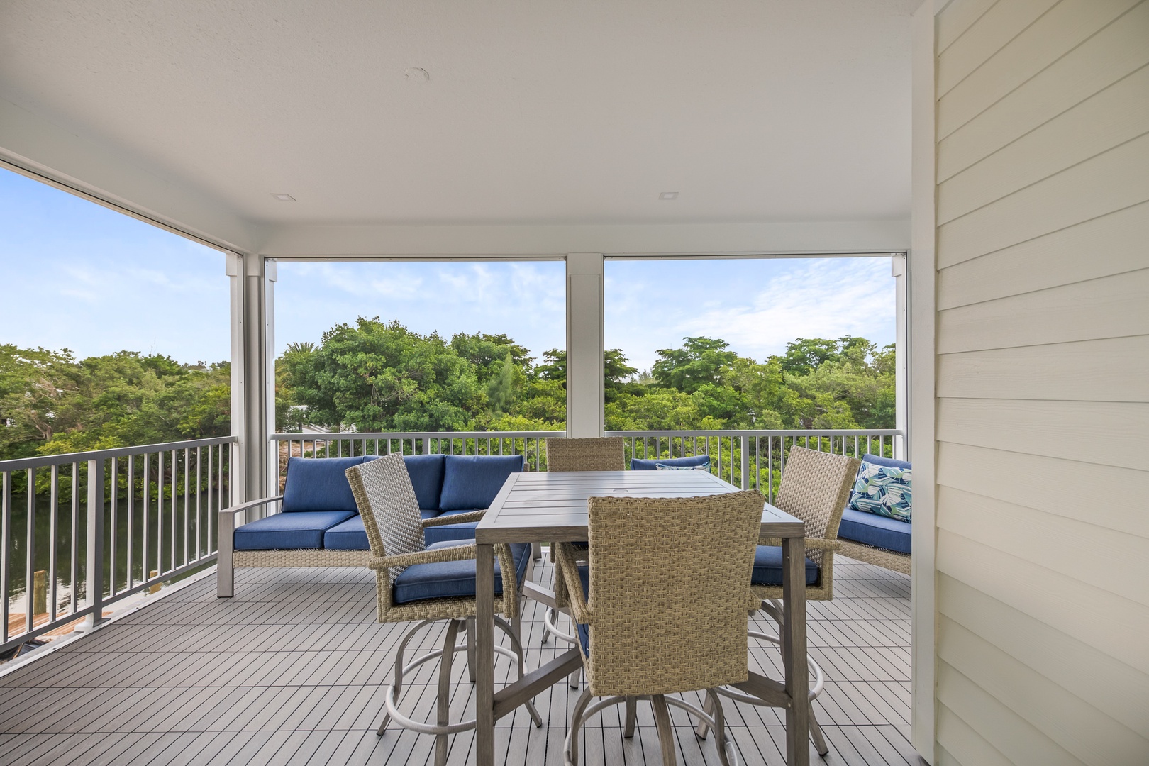 Balcony - Outdoor Dining