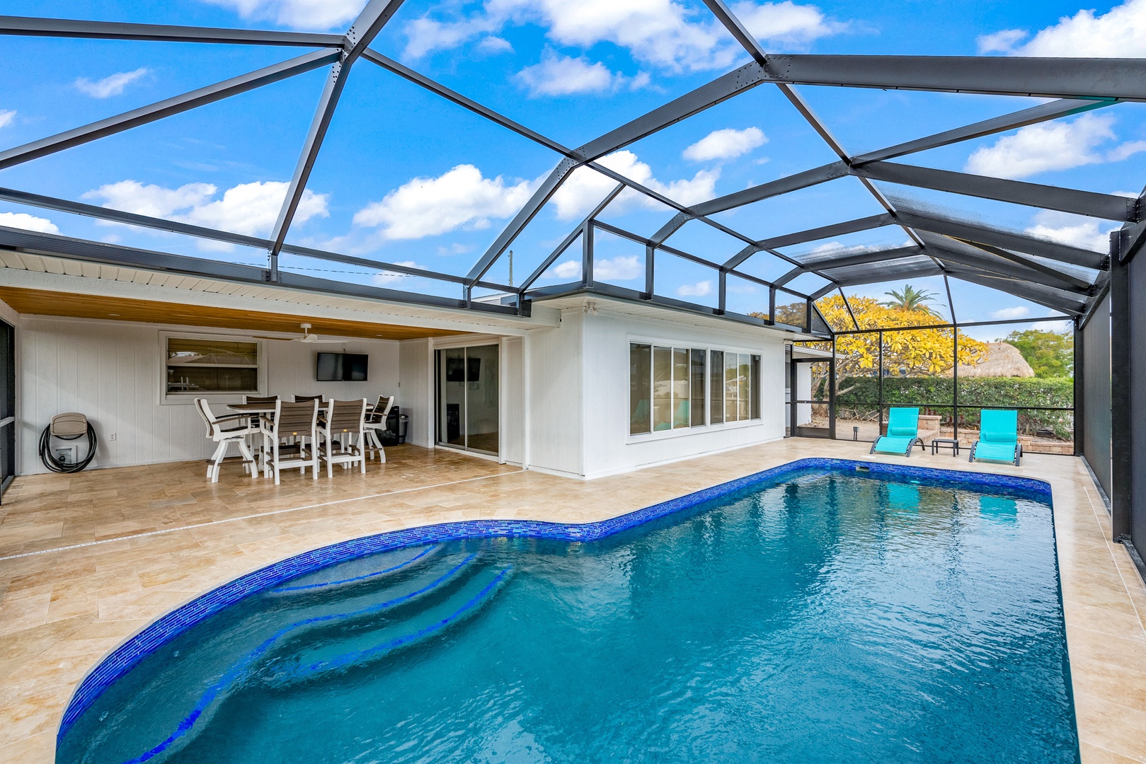 Private Pool - Outdoor Dining and TV