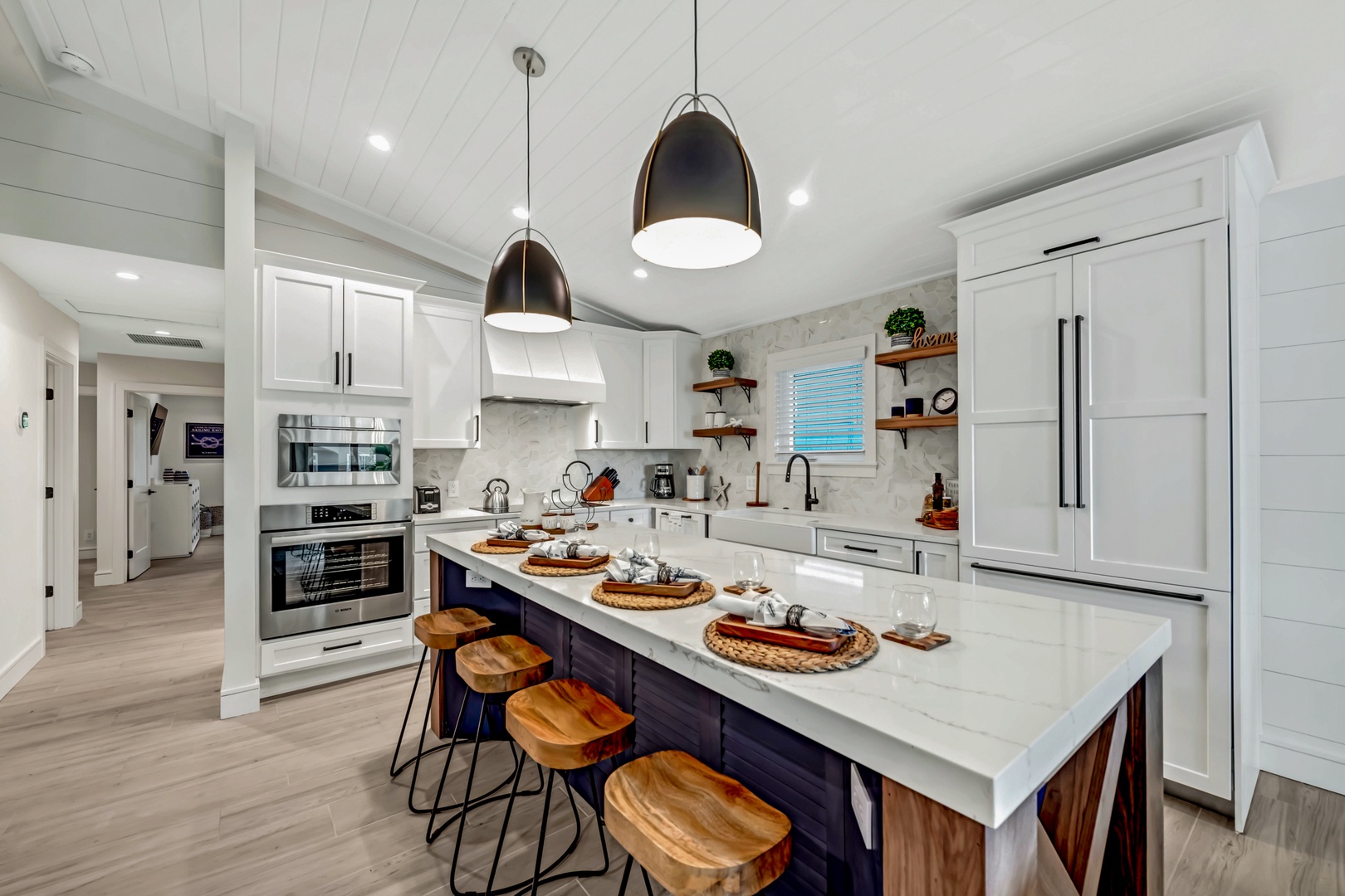 Fully Equipped Kitchen - Breakfast Bar