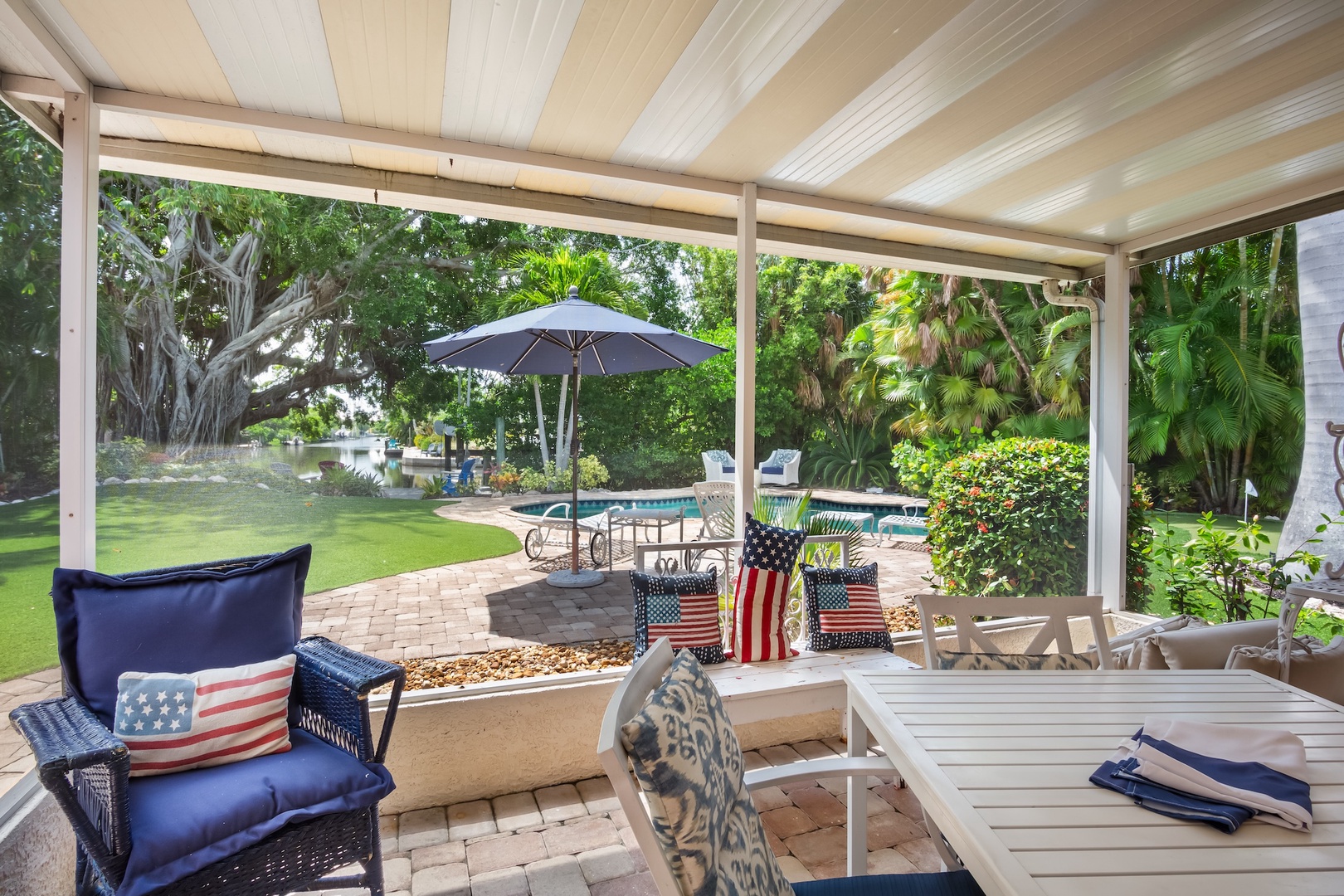 Screened-in Porch