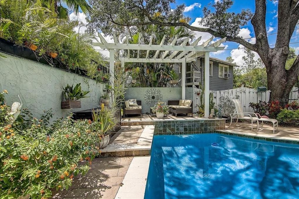 Poolside Lounge Area