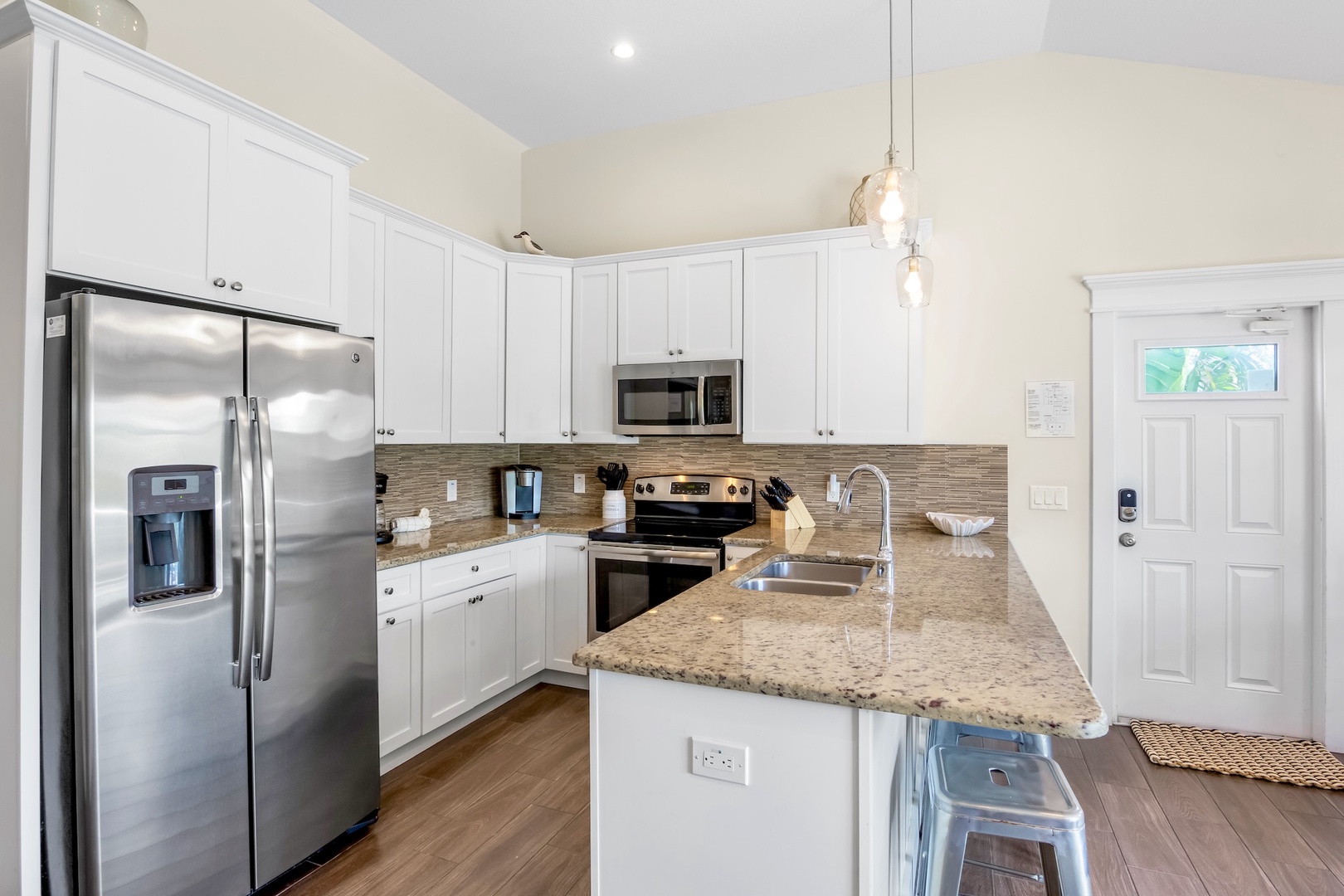 Kitchen with Breakfast Bar