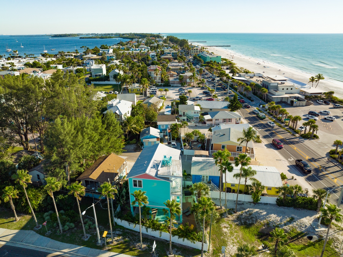 Sea Horse Beach House - AMI Locals