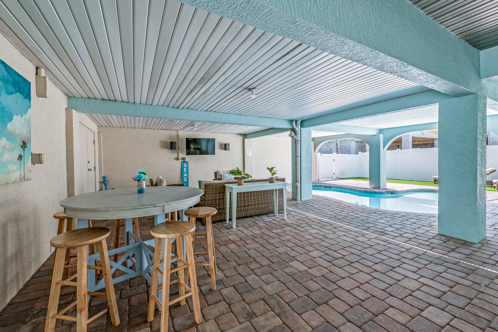 Outdoor Bar and TV