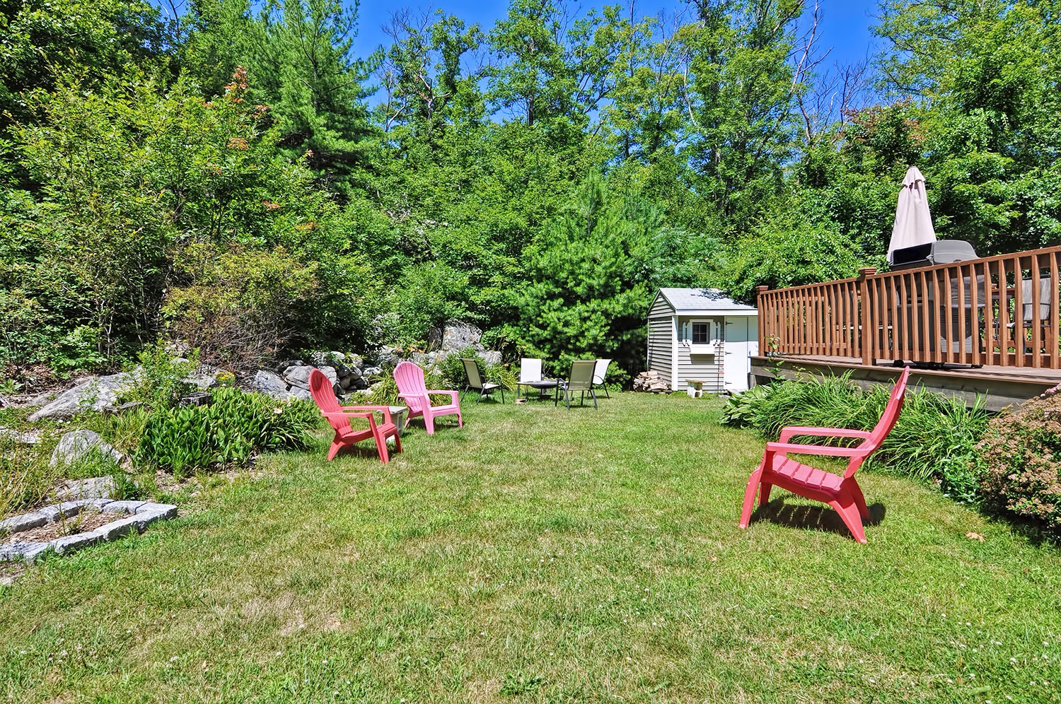Enjoy the  outdoor seating,