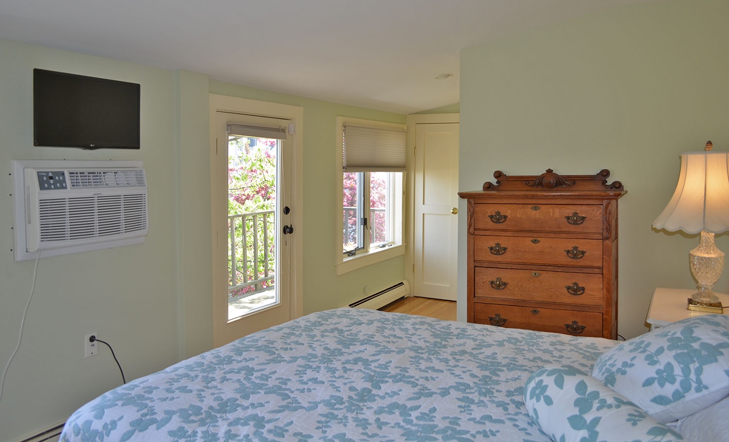 The Main bedroom has Queen bed, an AC unit, and balcony.