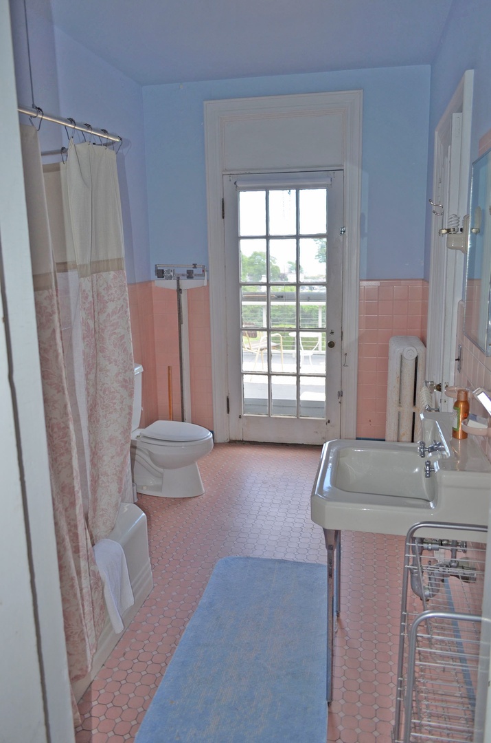 Full bathroom on 2nd floor, with a door to the upper deck.