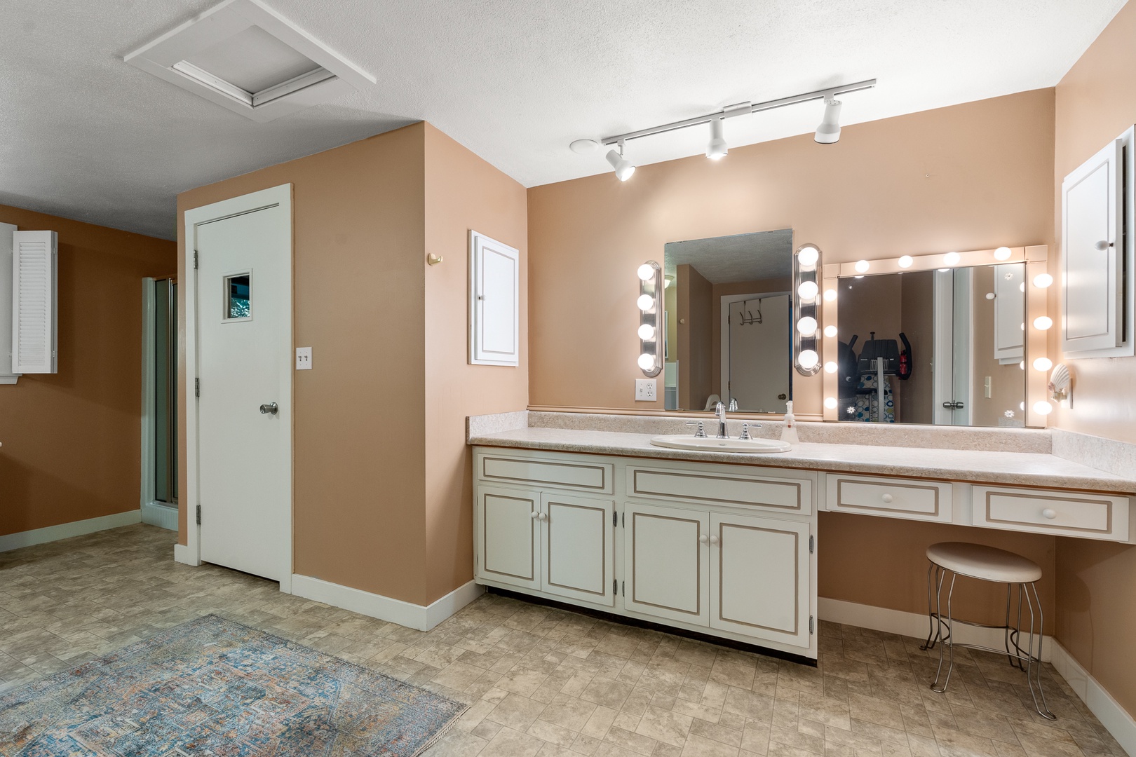 The full en-suite bathroom contains a powder room and a sauna.