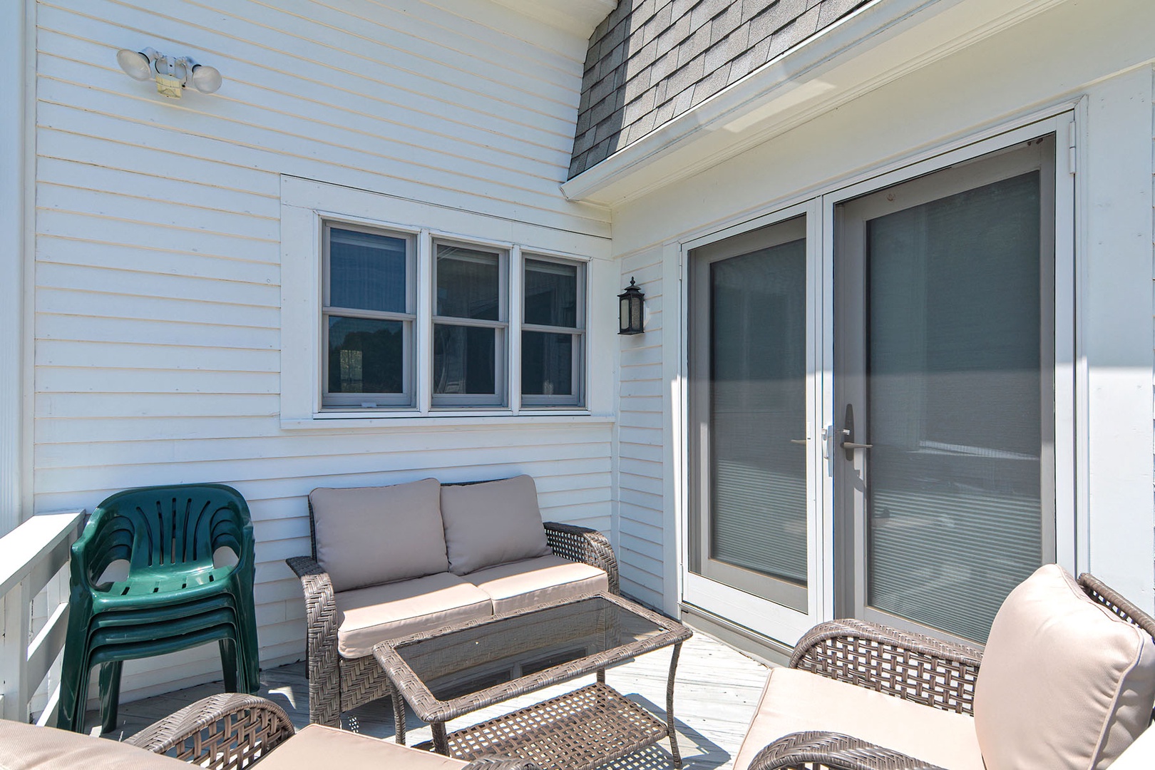 Outdoor seating on the deck