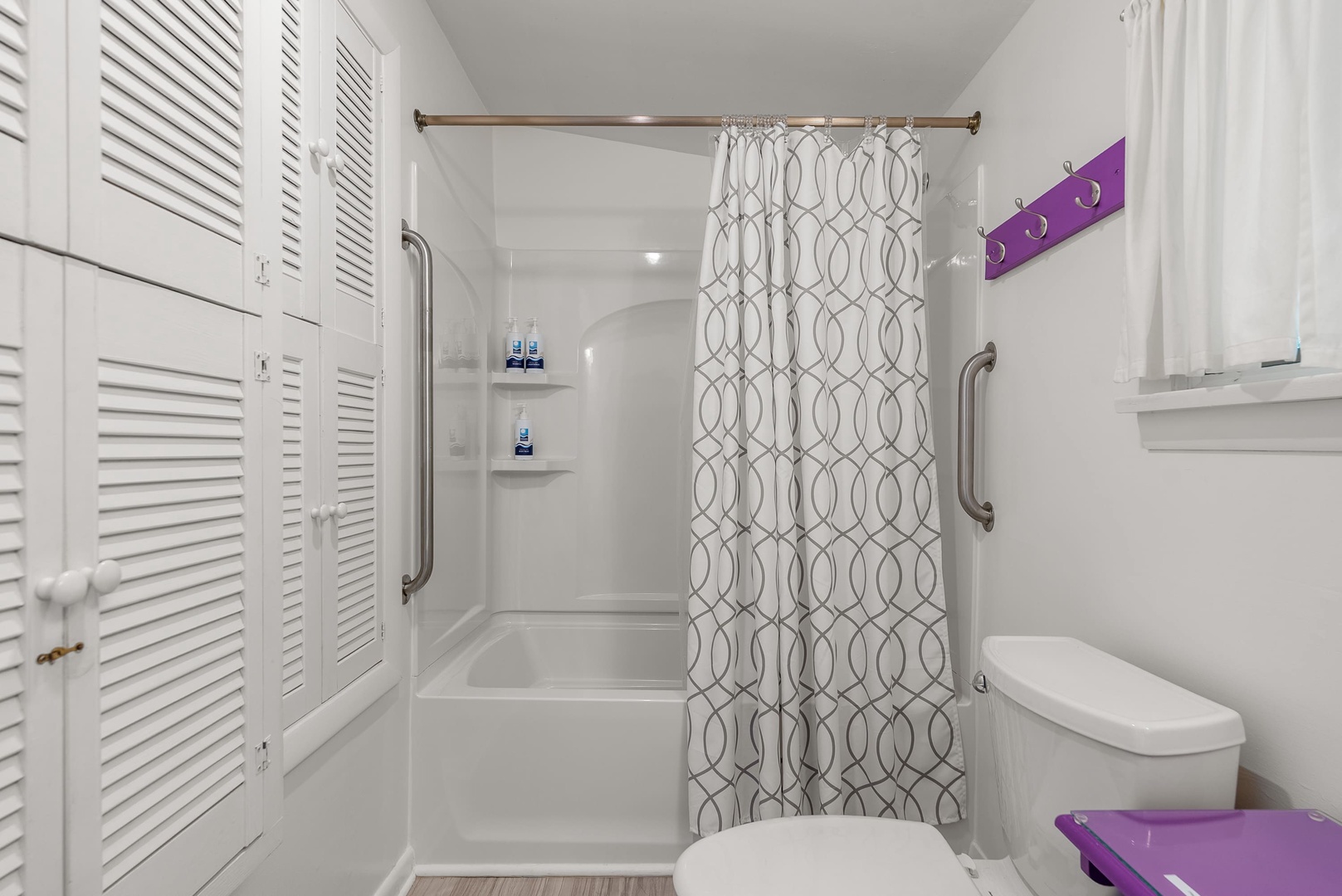Second-floor full bath with tub/shower combo.