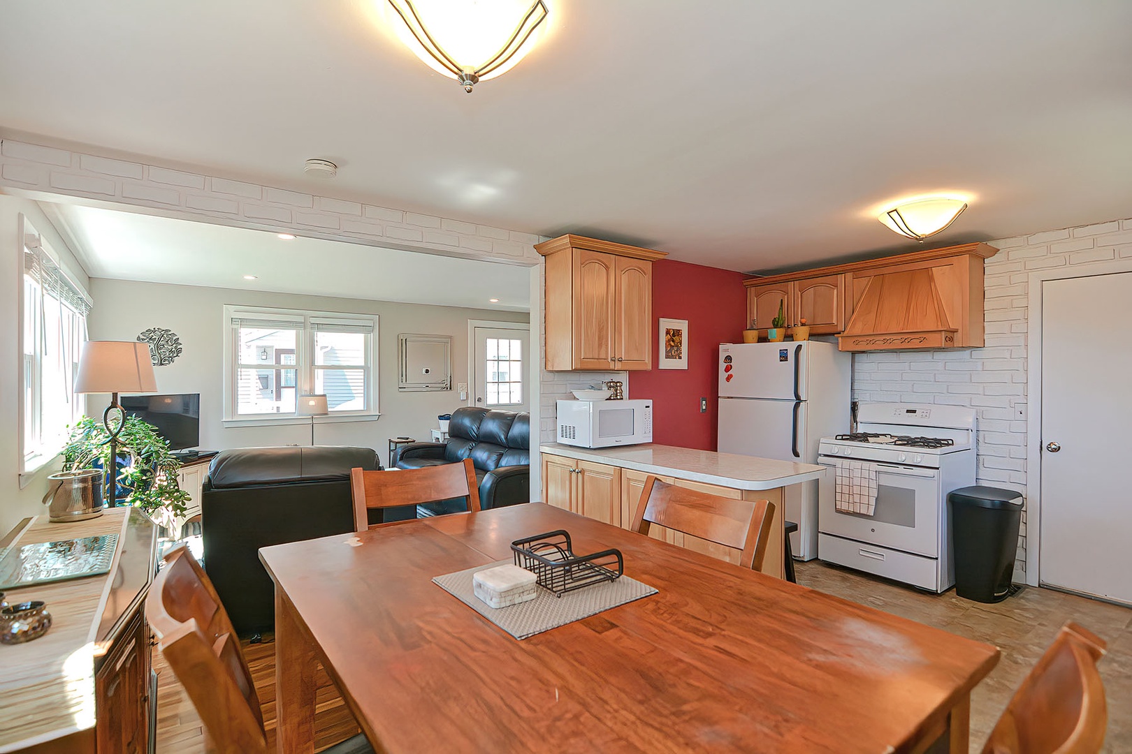 The open plan dining and kitchen area.