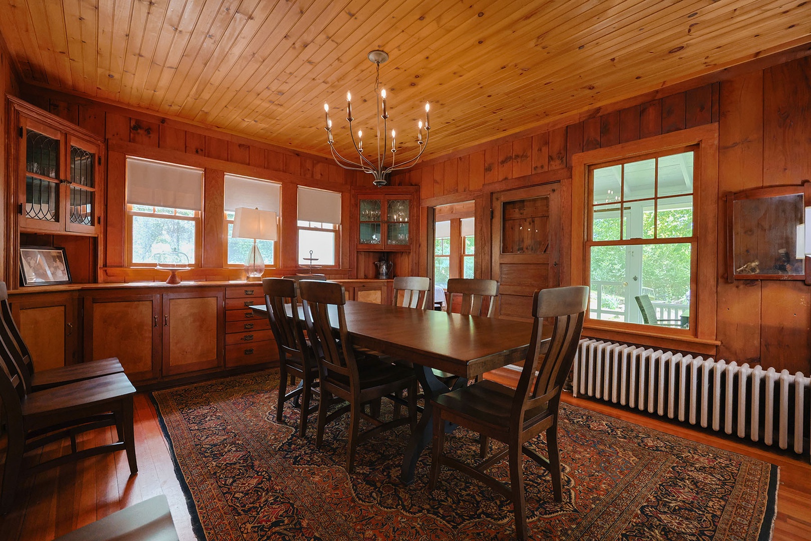 Dining room with easy access to the outdoor dining area