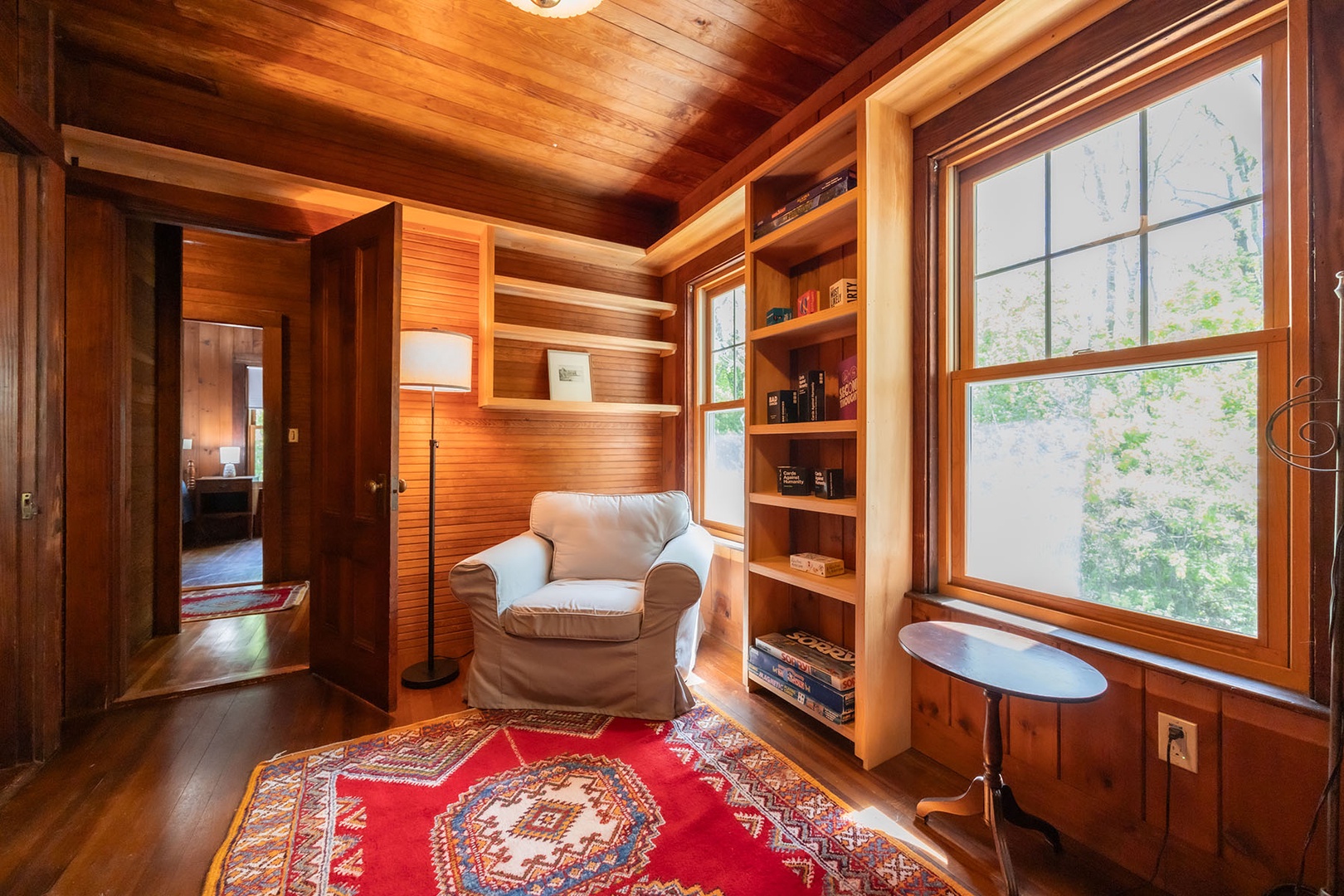 Sitting room with books and games