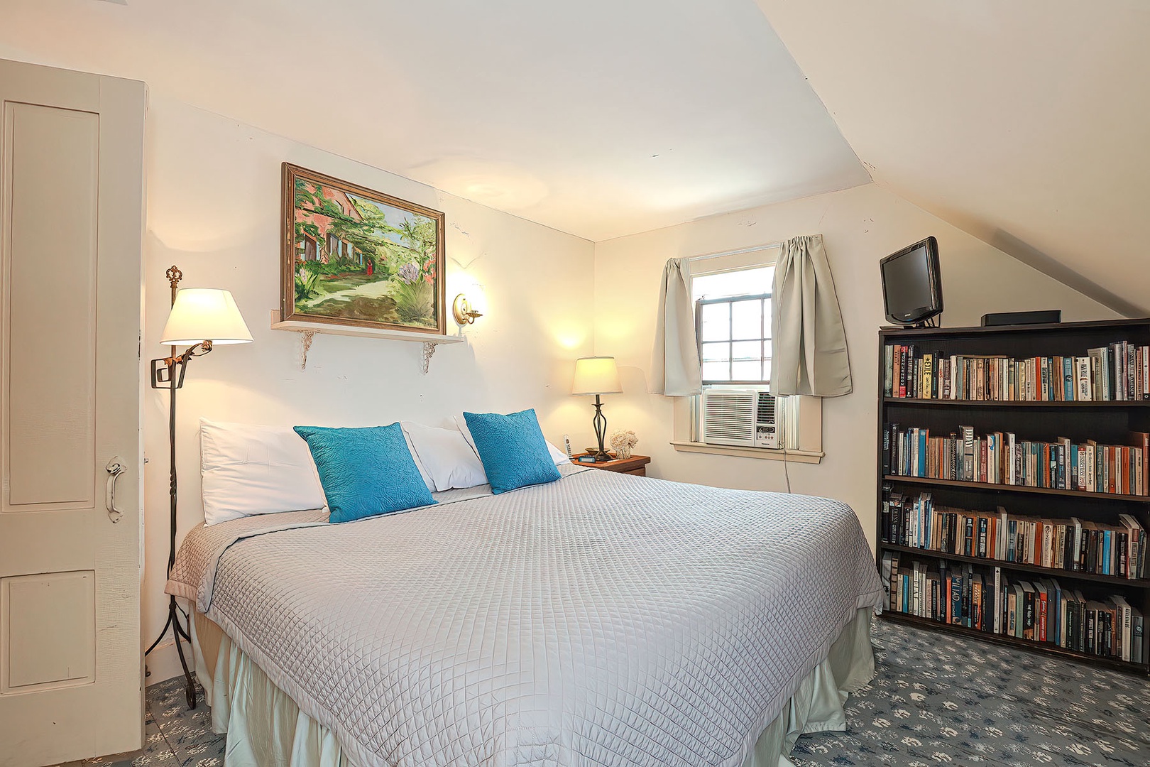 Bedroom 1: King Bed.