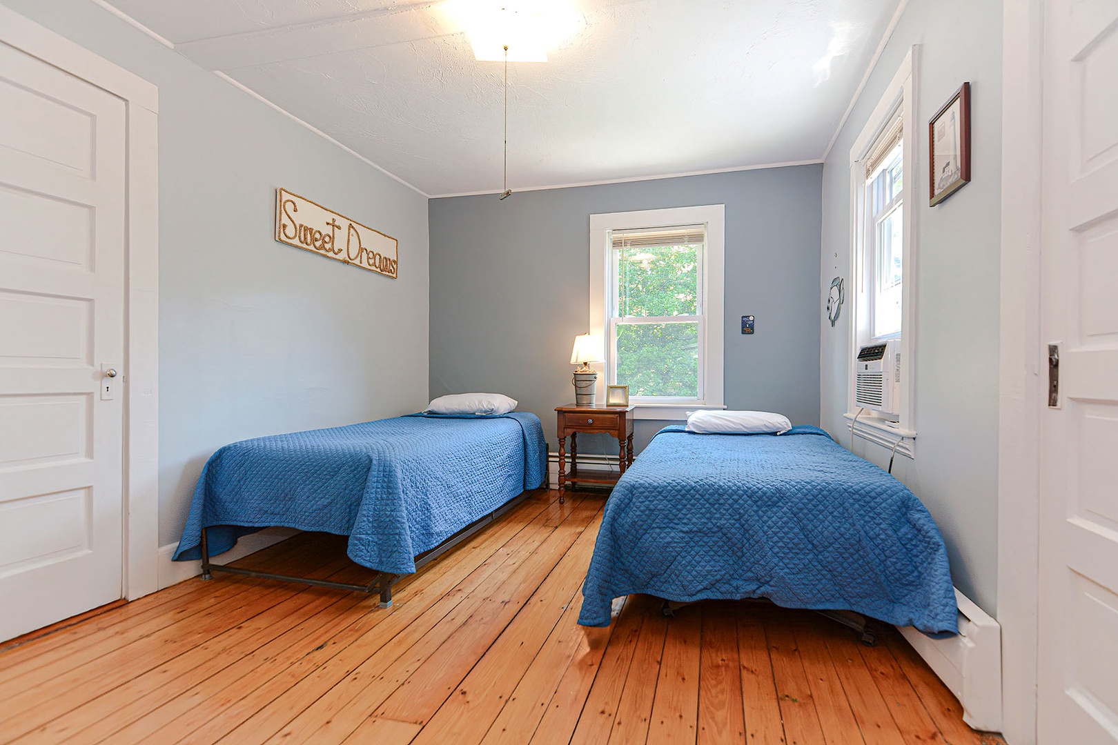Bedroom 3 with two Twin beds.