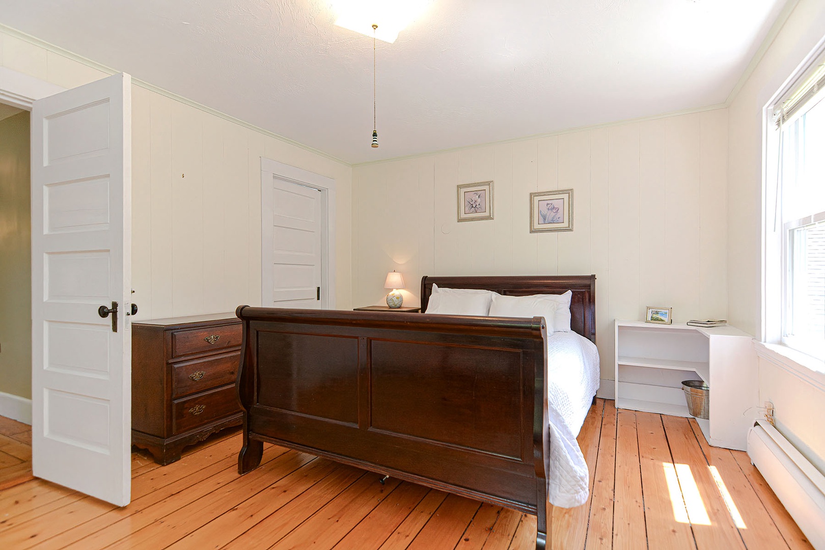 Primary BR with Queen bed.
