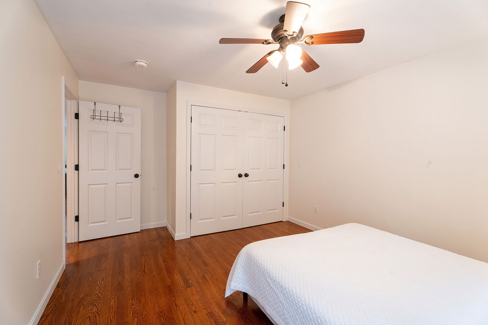 Apartment Queen bedroom #1