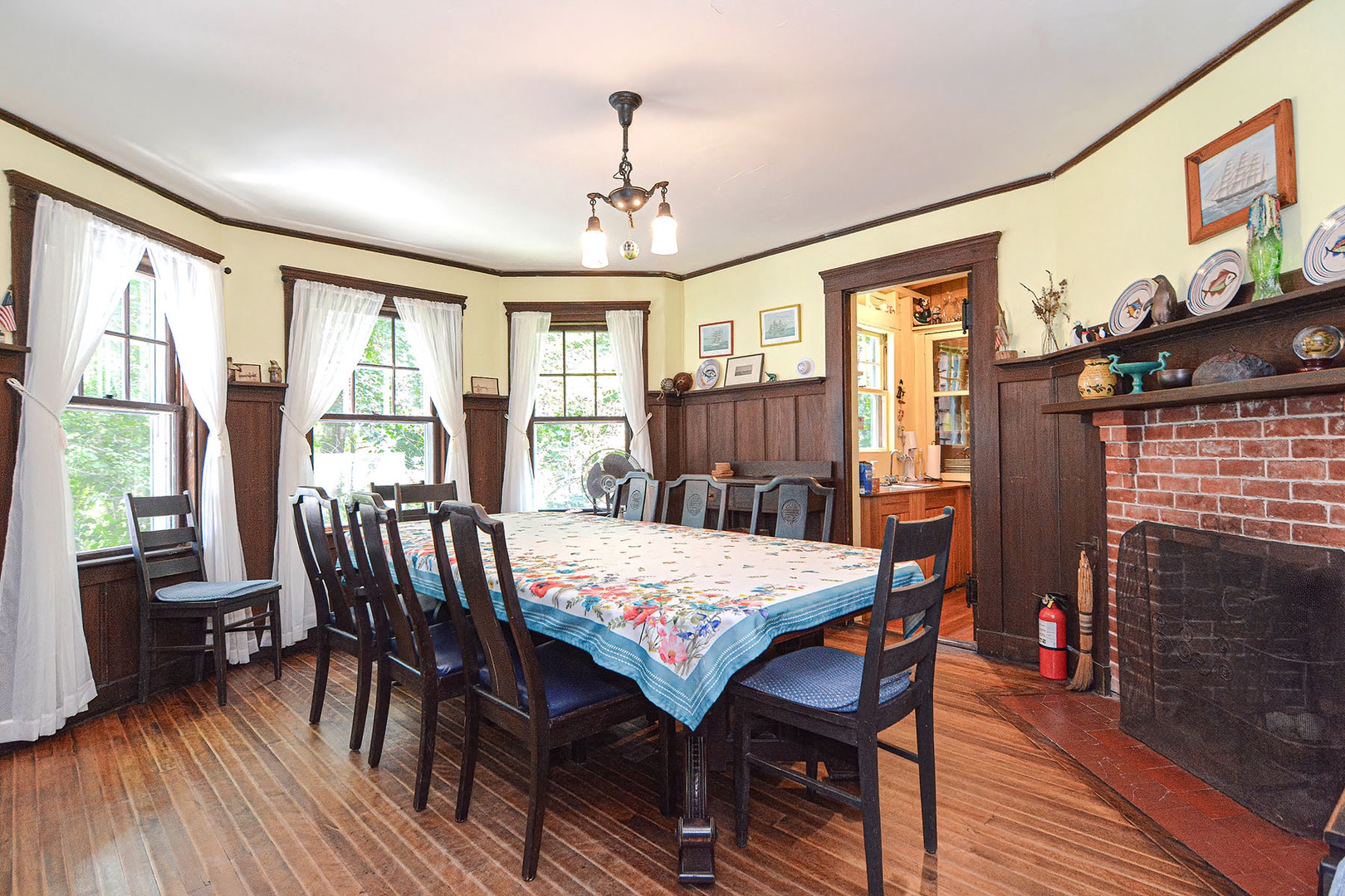 Enjoy meals in the formal dining room.