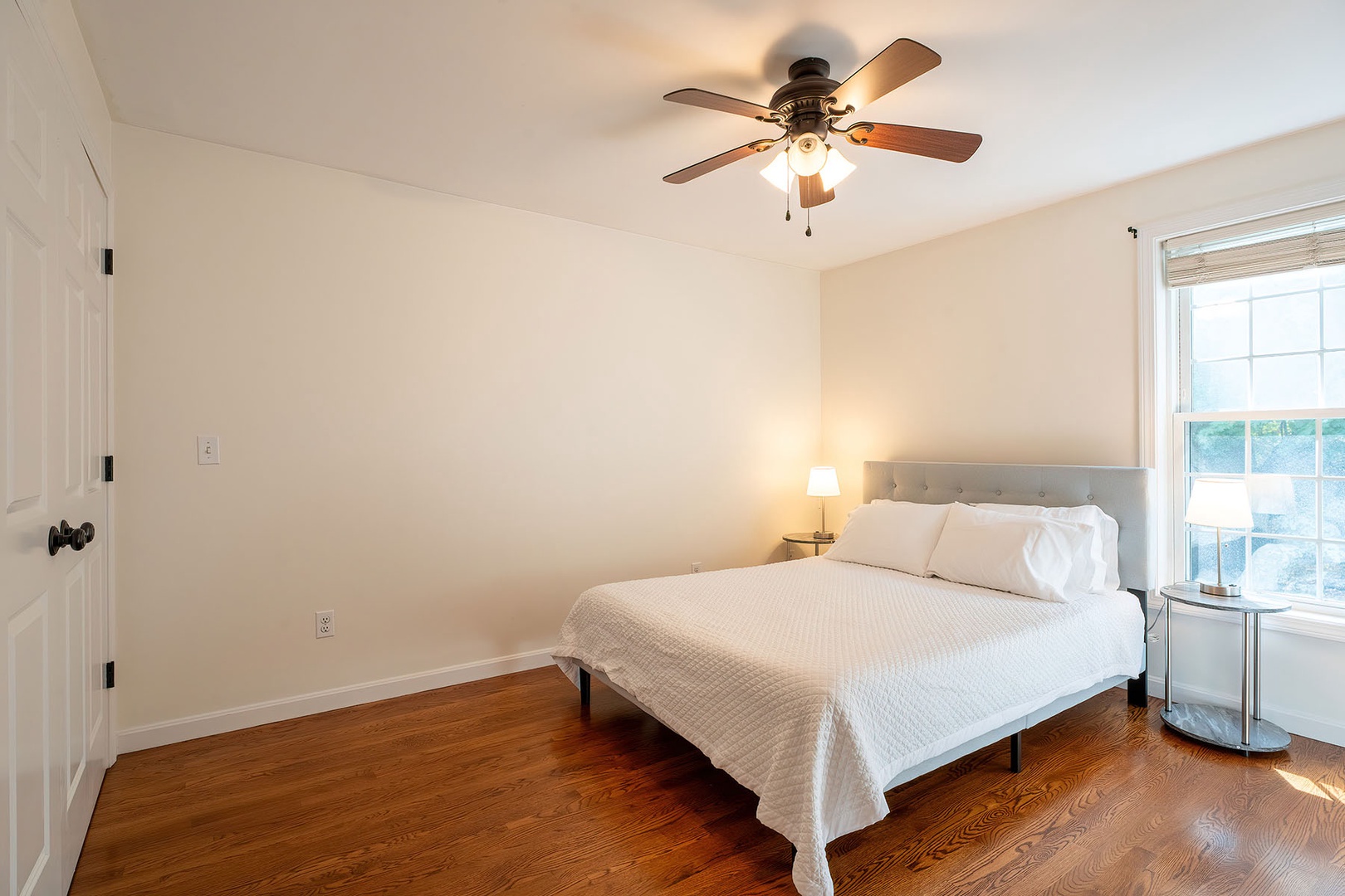 Apartment Queen bedroom #1