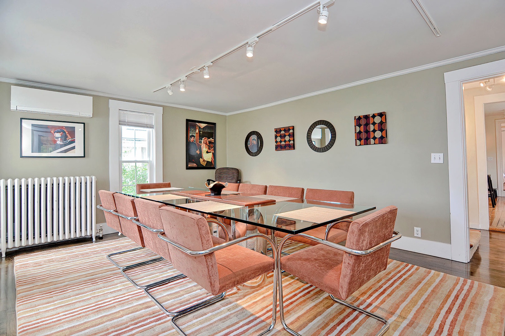 The dining room has seating for 10.