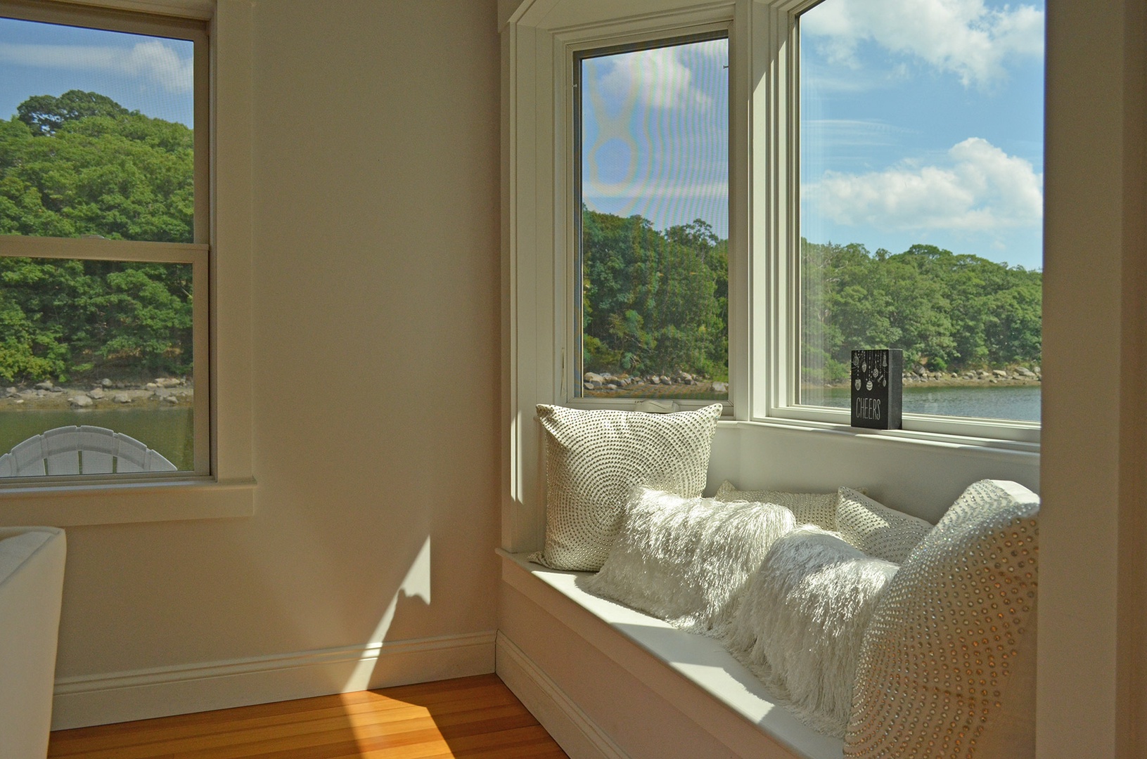 A perfect reading nook with more water views.