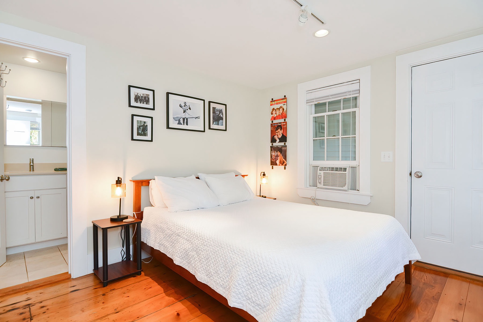 First floor Queen bedroom has an ensuite full bathroom and AC.