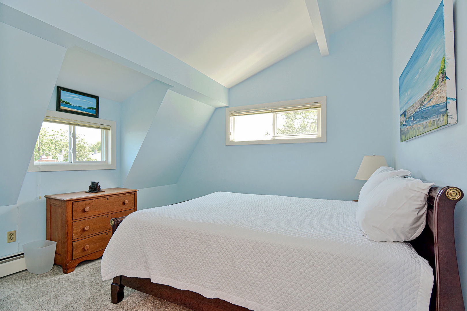 Second floor queen bedroom.