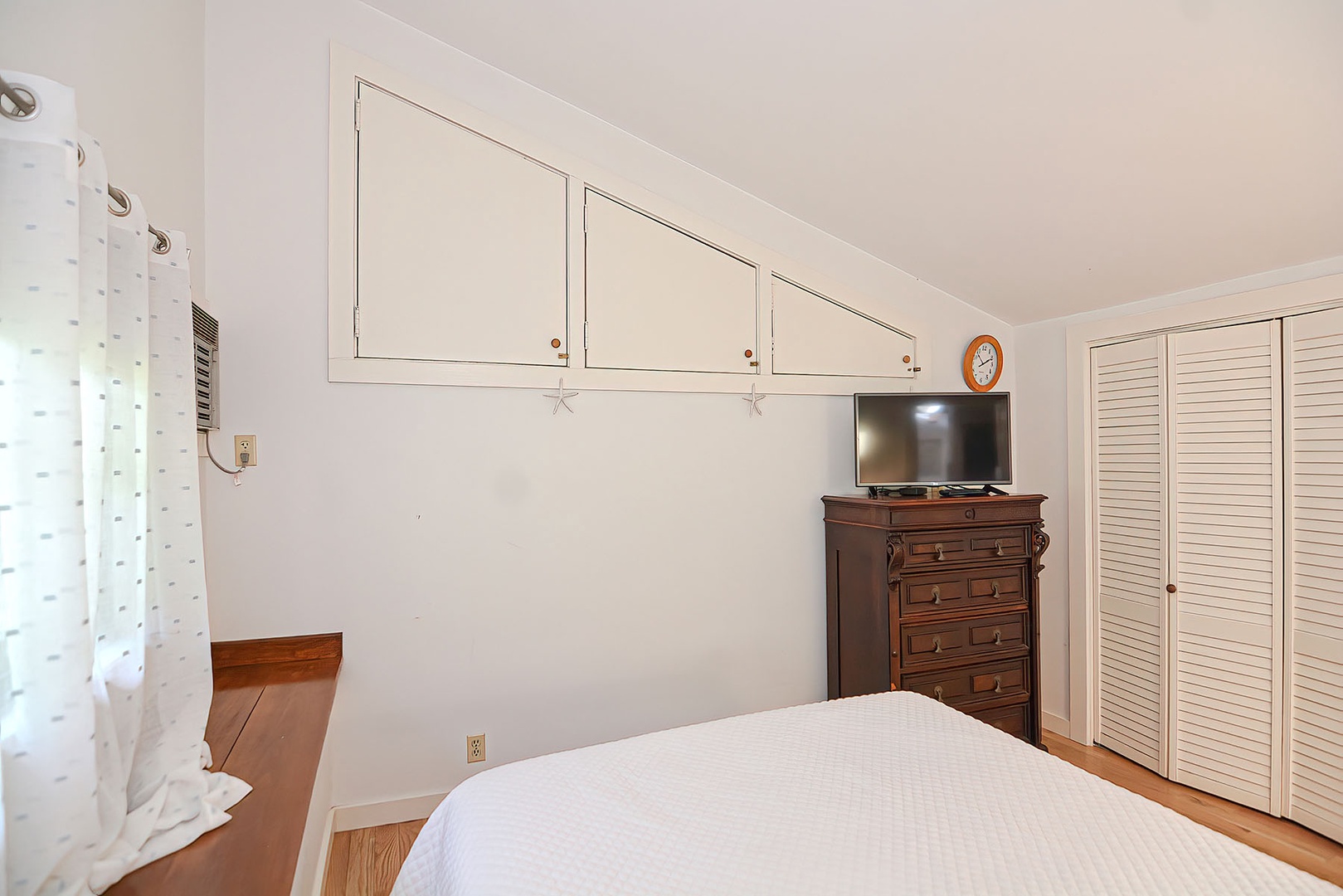 The Queen bedroom also has a flat-screened TV.