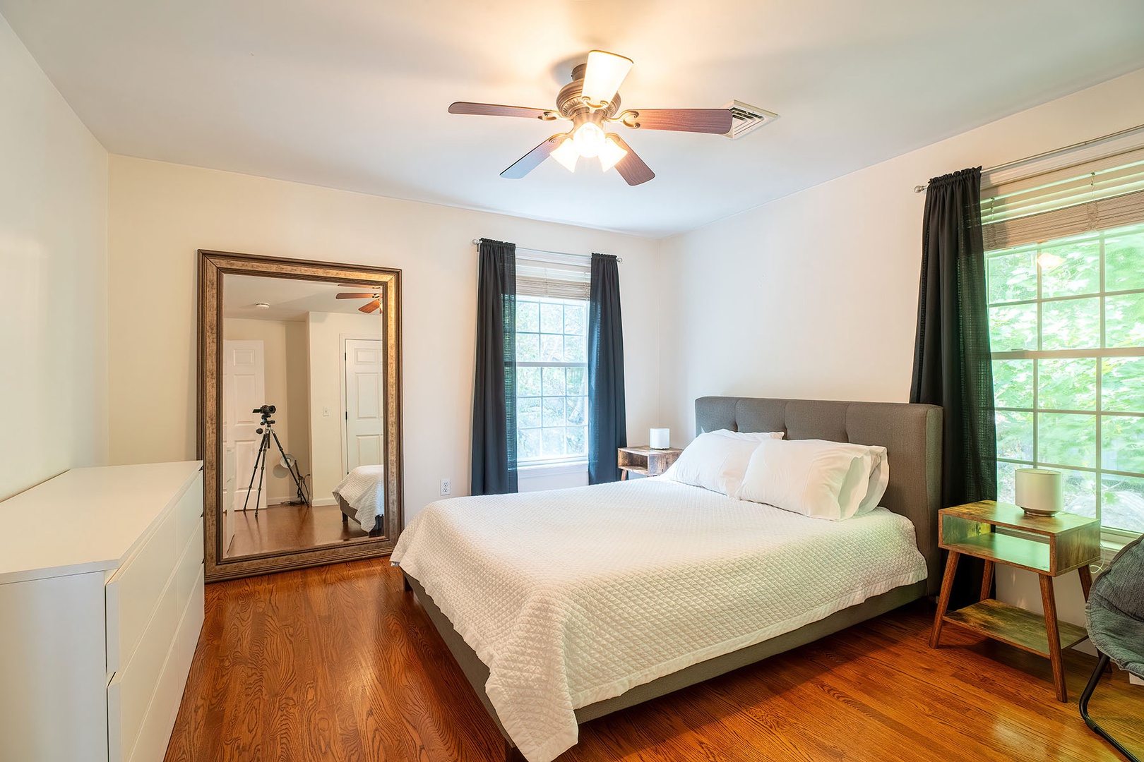 Apartment Queen bedroom #2