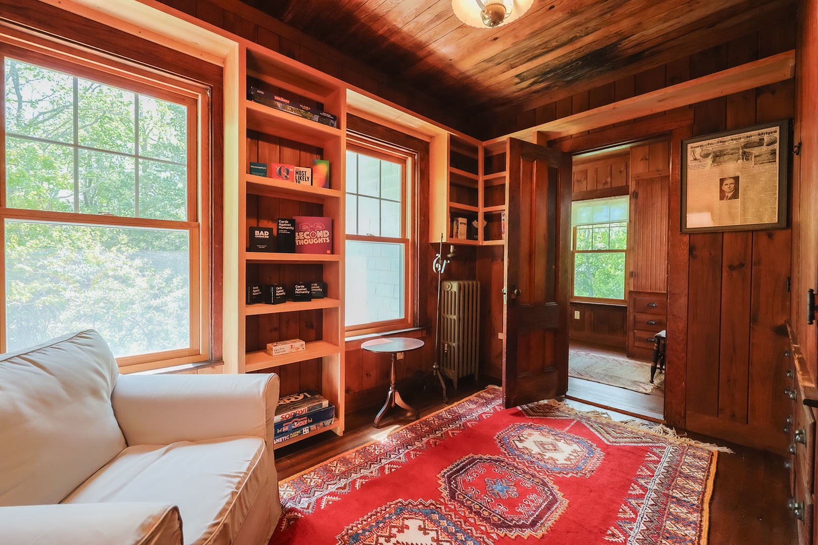 Sitting room with books and games