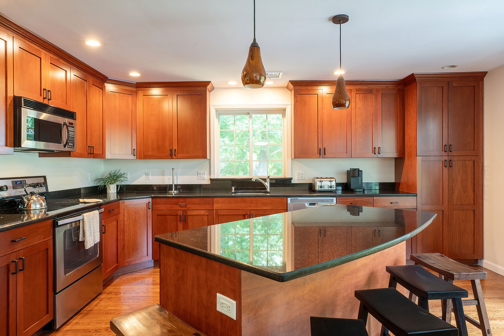 Apartment eat-in kitchen