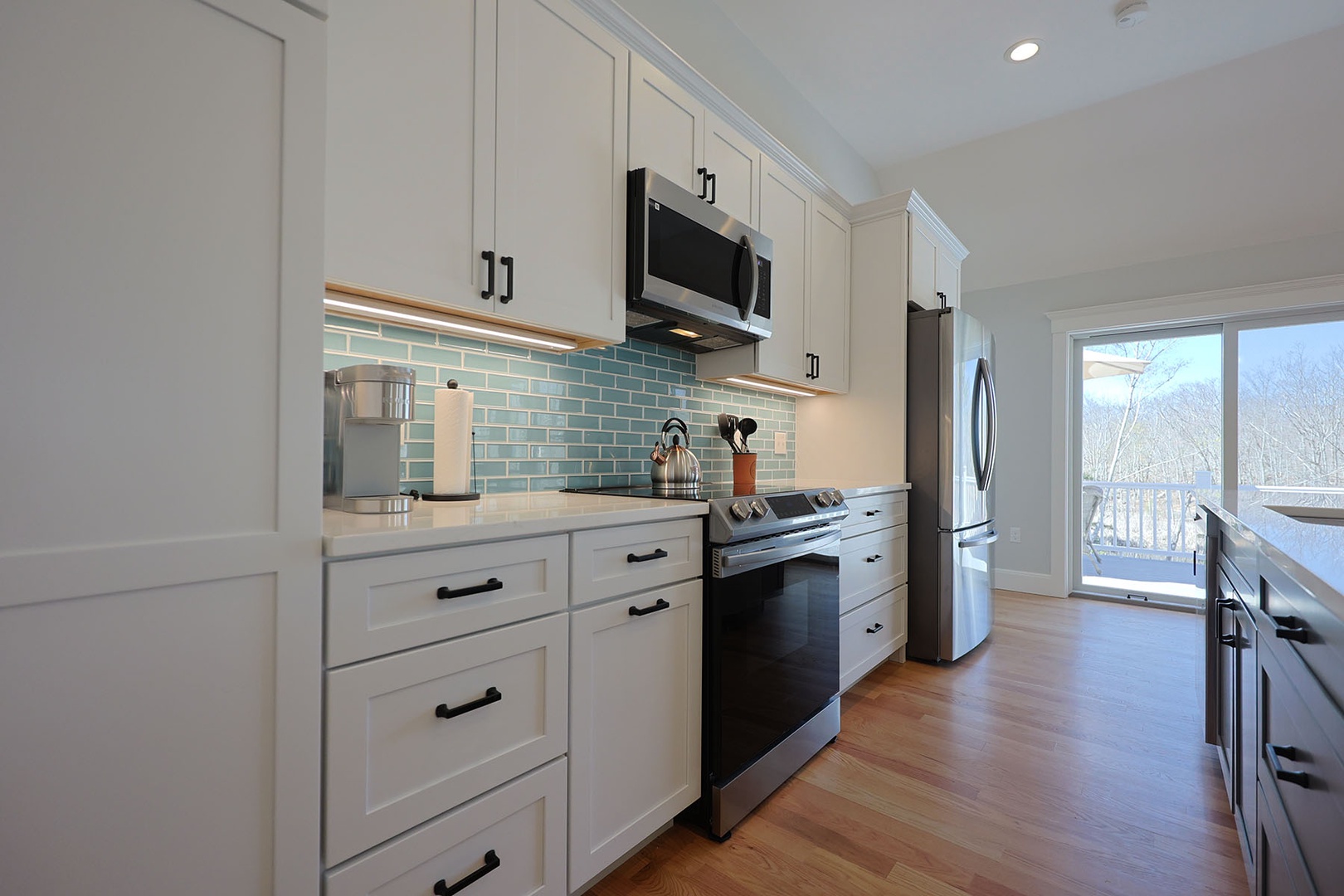 Fully equipped kitchen.