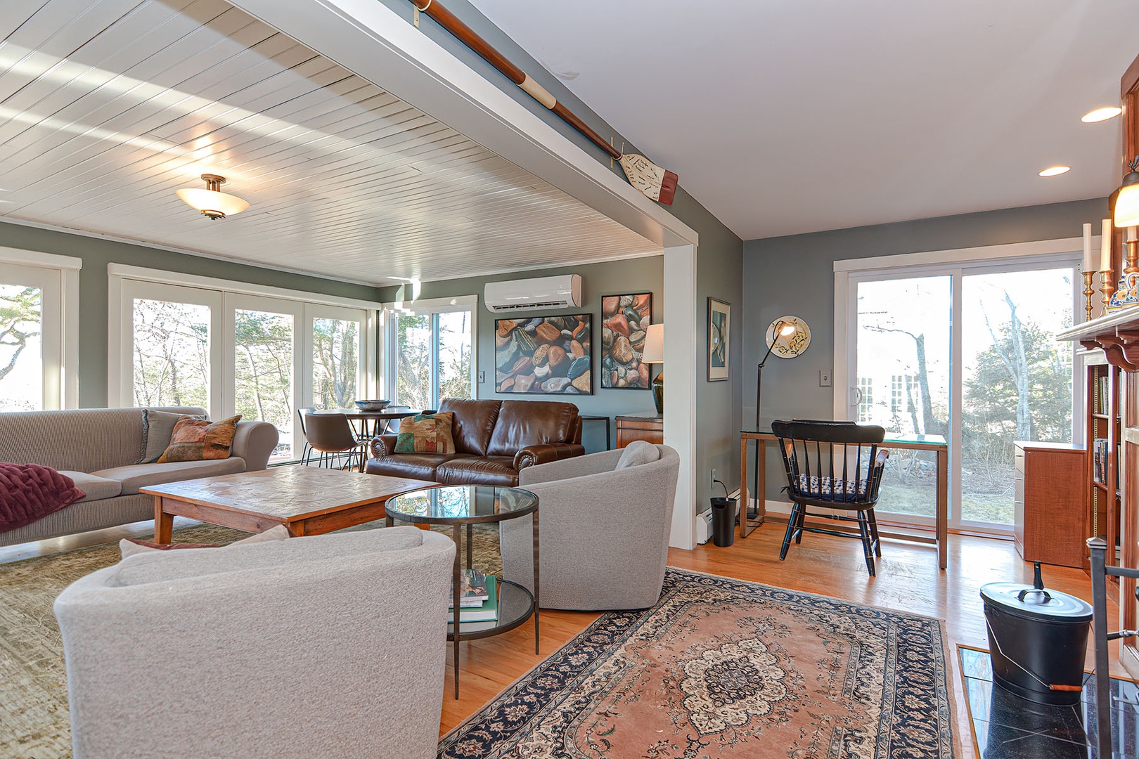 Living room with plenty of seats.