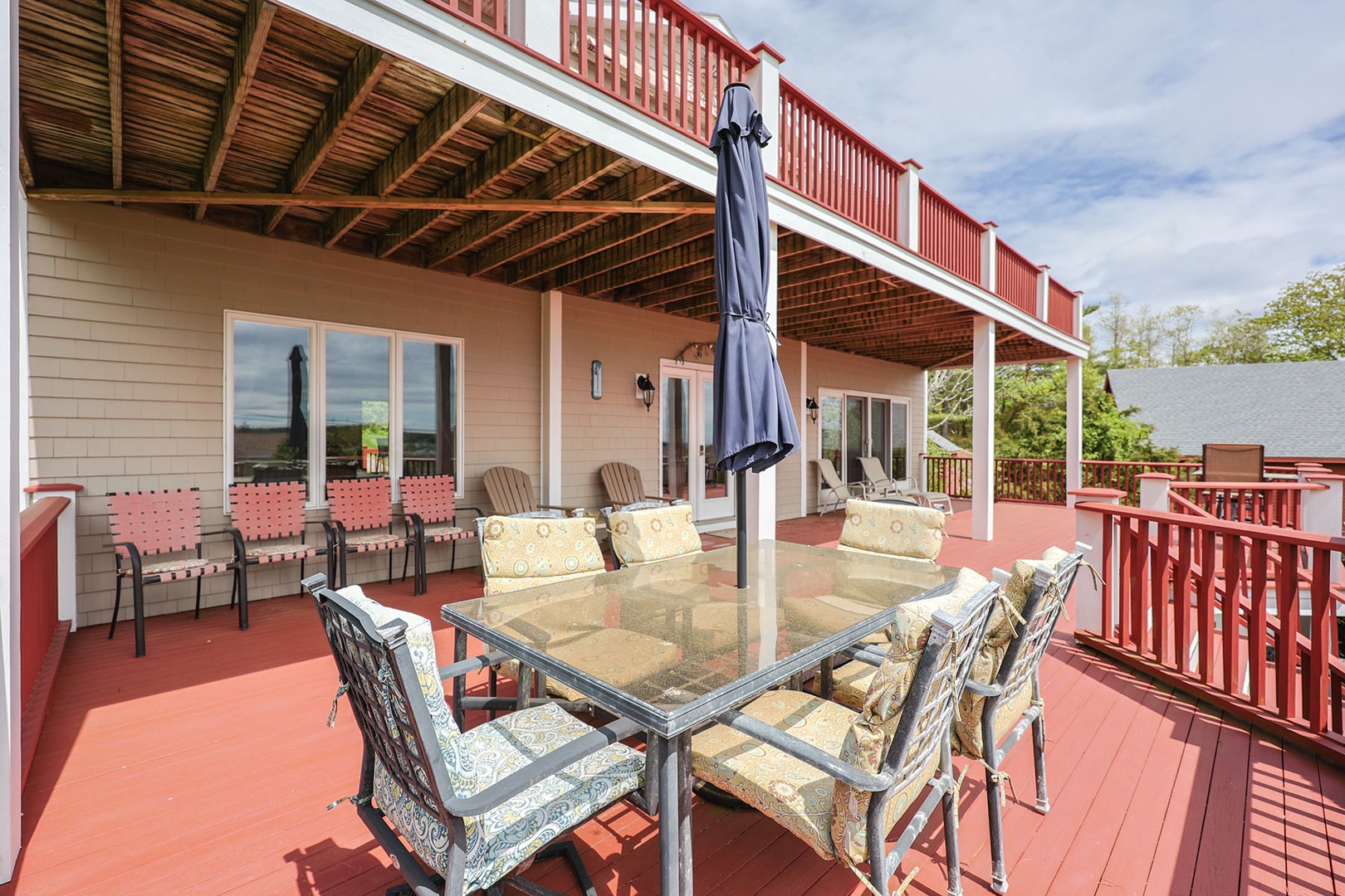 Outdoor dining area comfortably seats upto 6