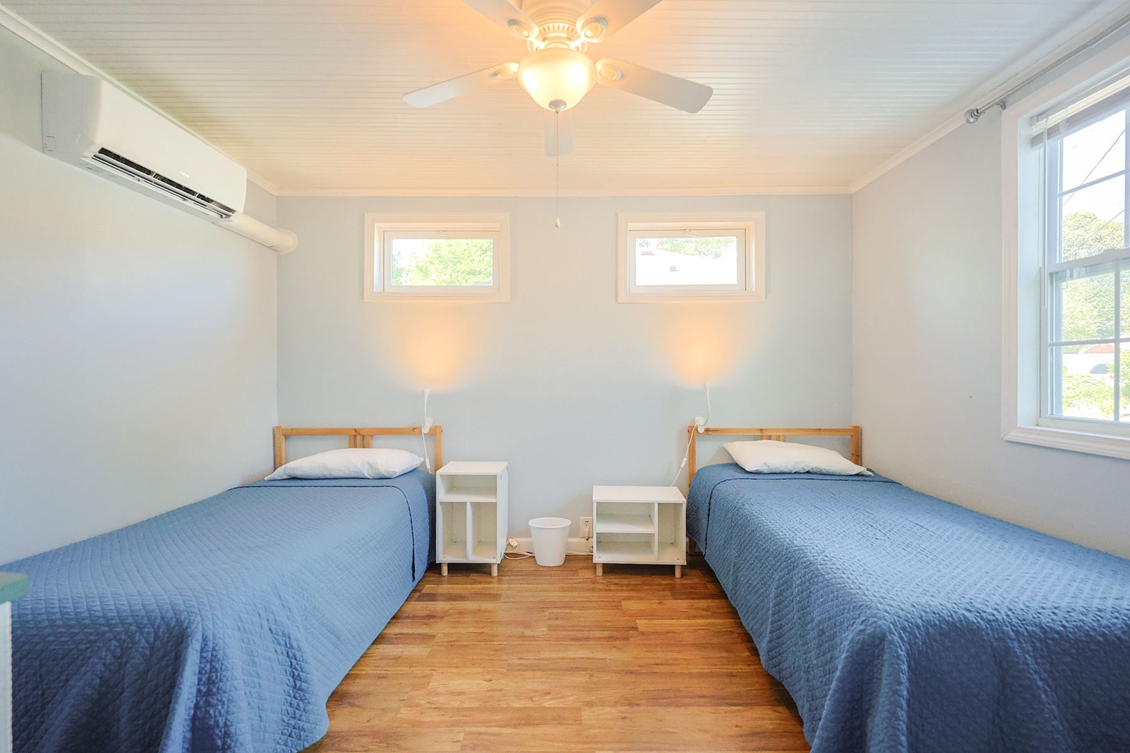 Bedroom 2 with twin beds.