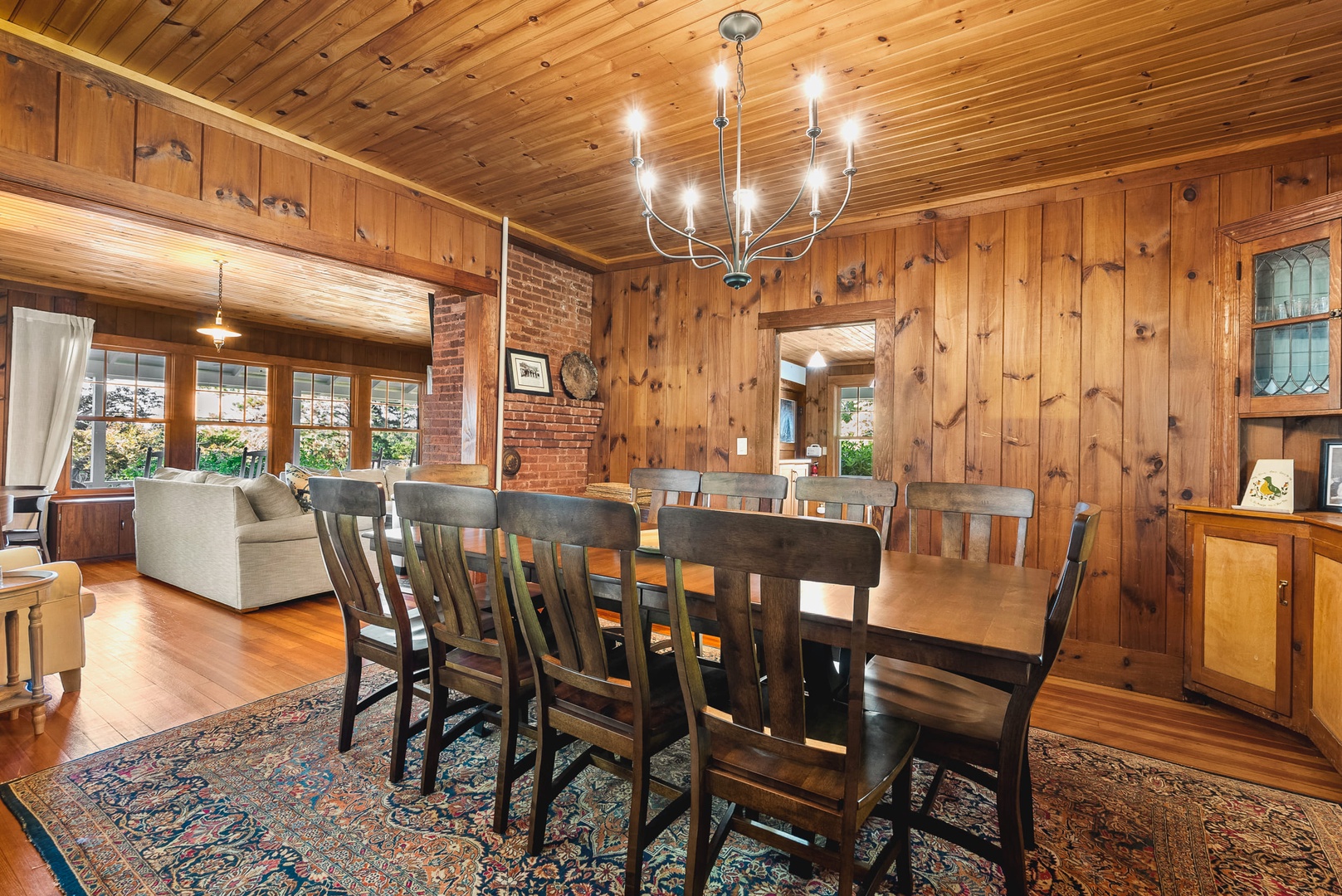 Dining room with easy access to the outdoor dining area