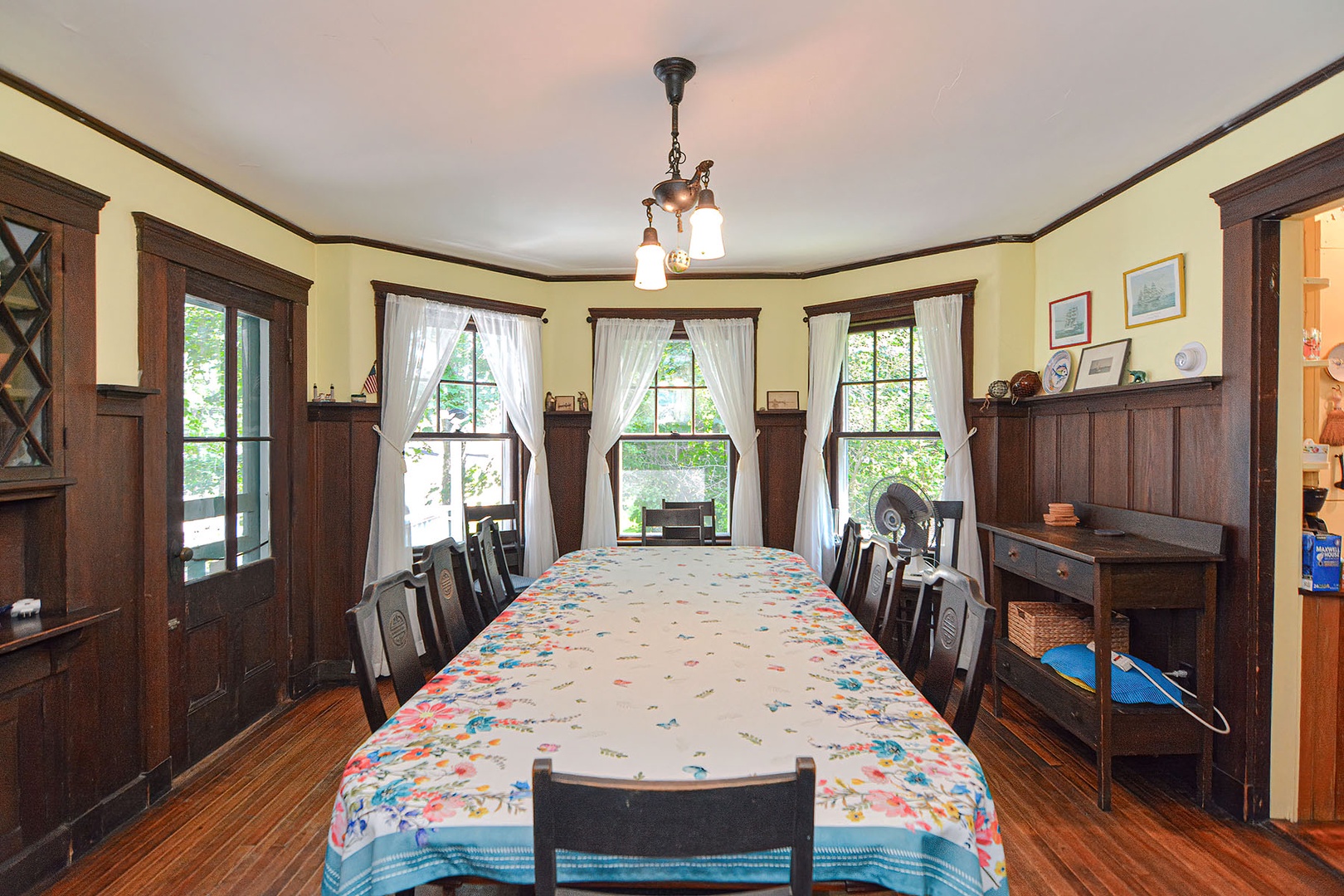 Enjoy meals in the formal dining room.