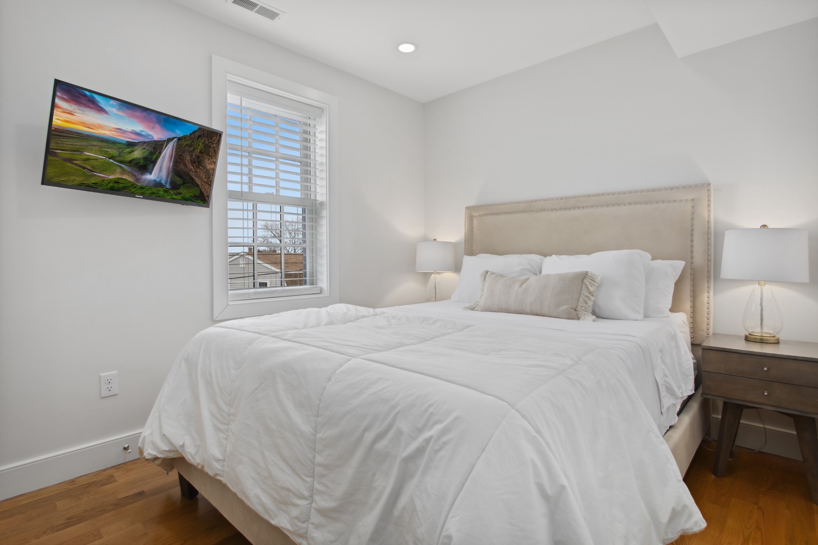 Queen bedroom