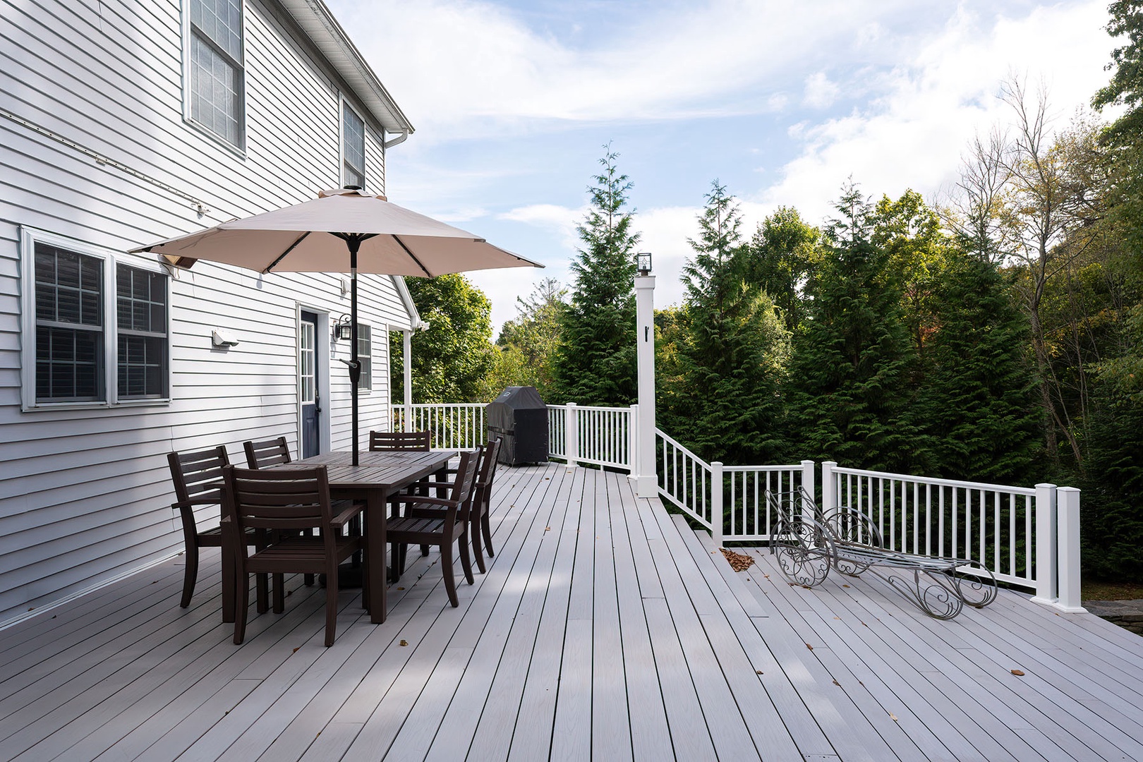 Spacious back deck