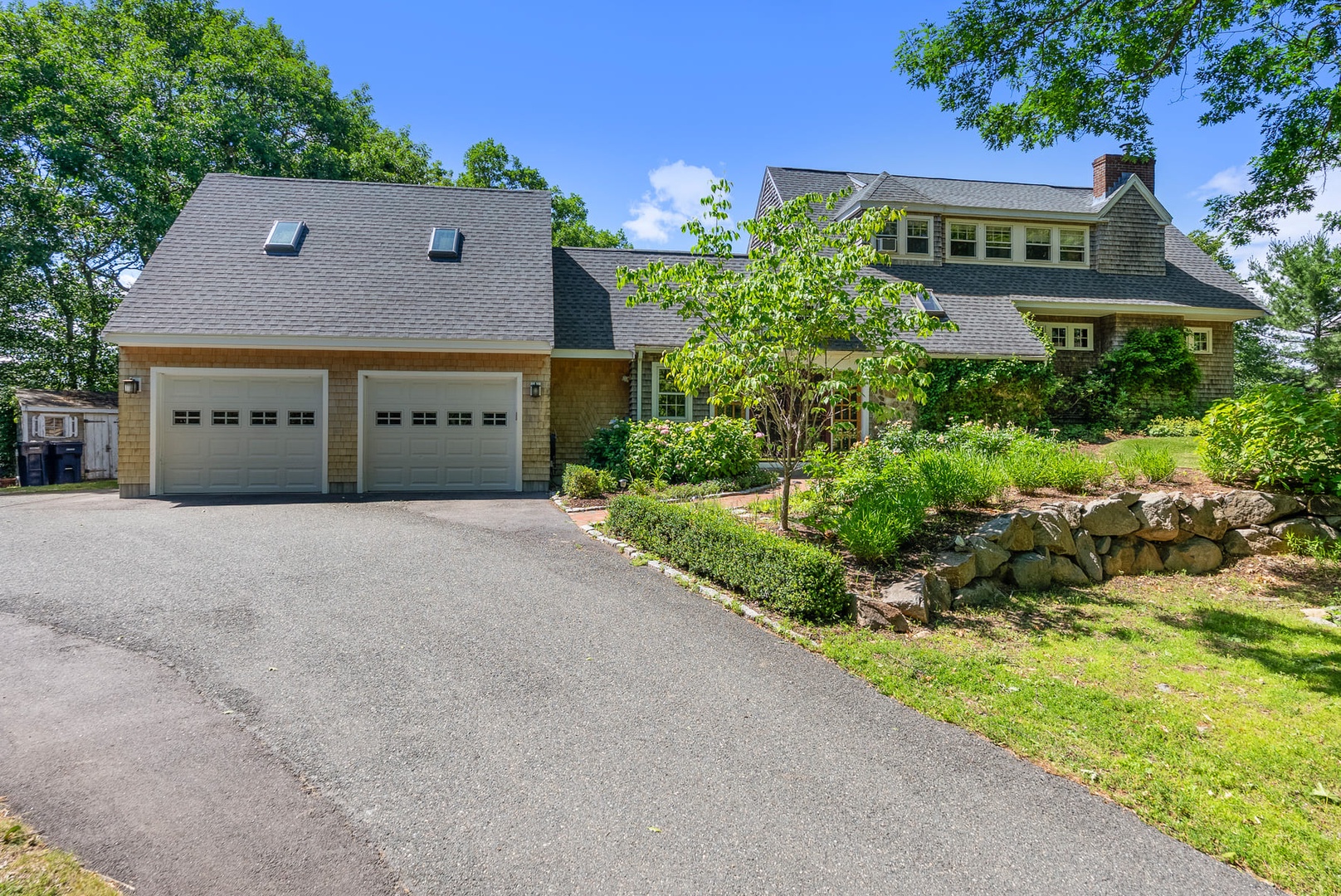 Front of the house along with the driveaway / entrance.