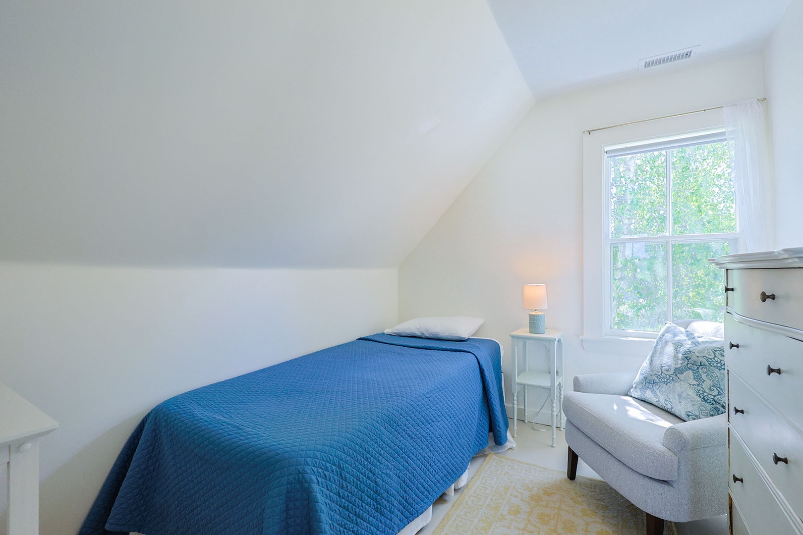 Bedroom 3 with a single bed.