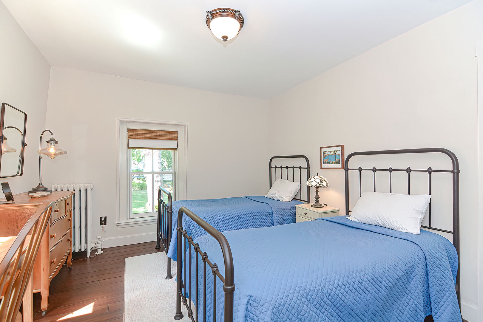 View of the second bedroom with Twin beds.