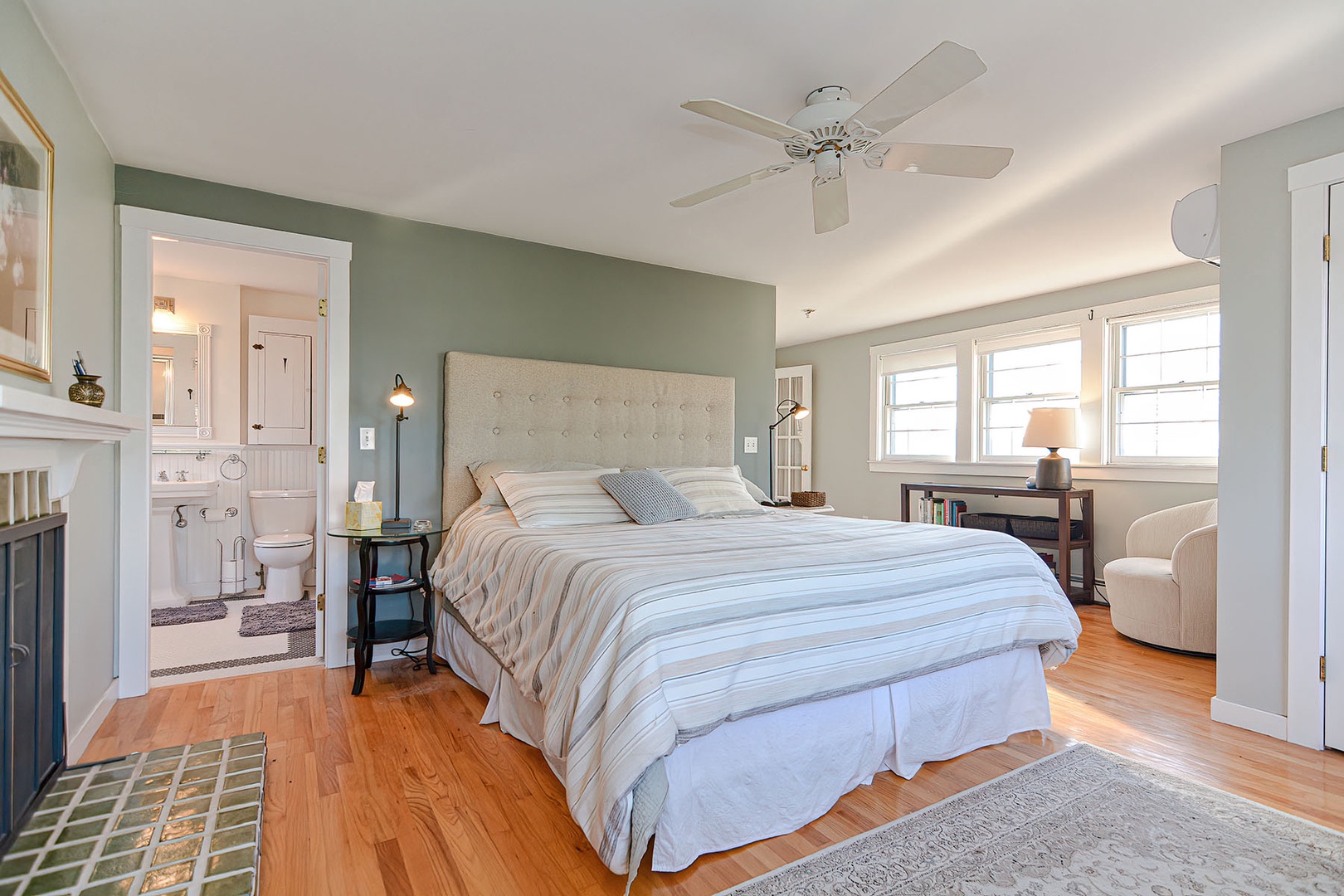 Spacious primary bedroom.